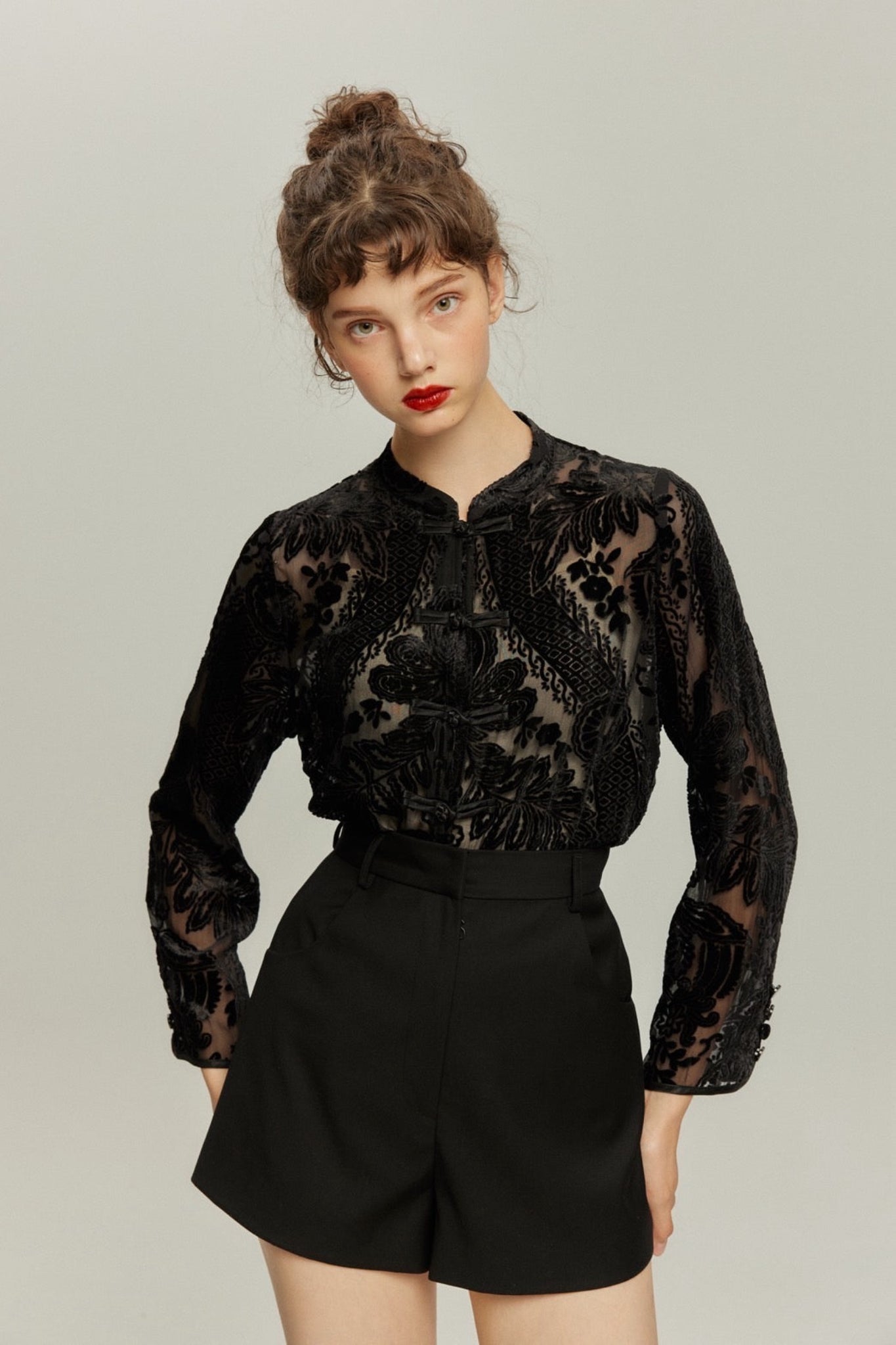 茶葉でも占えます》チャイナバックルベルベットトップス-Black – Tnewties