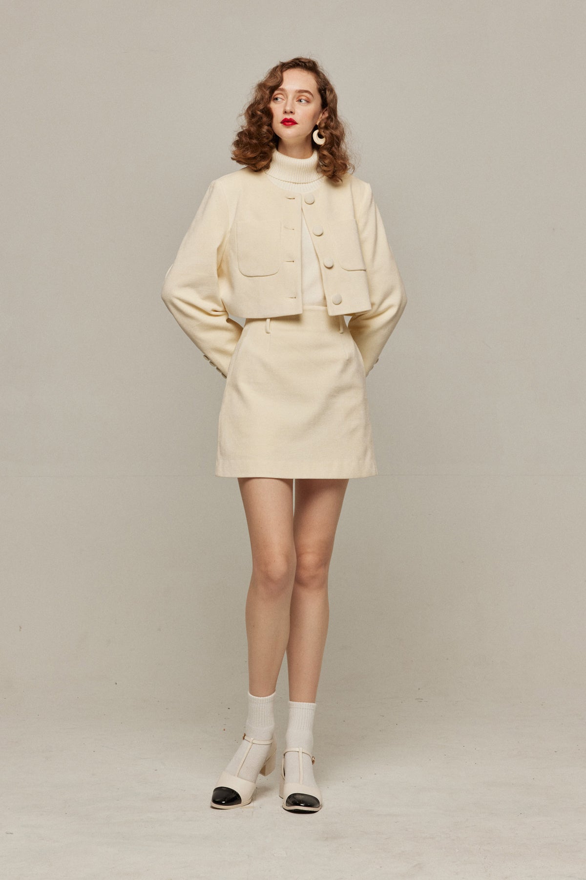 《Entire amusement park reserved》Corduroy short jacket-White