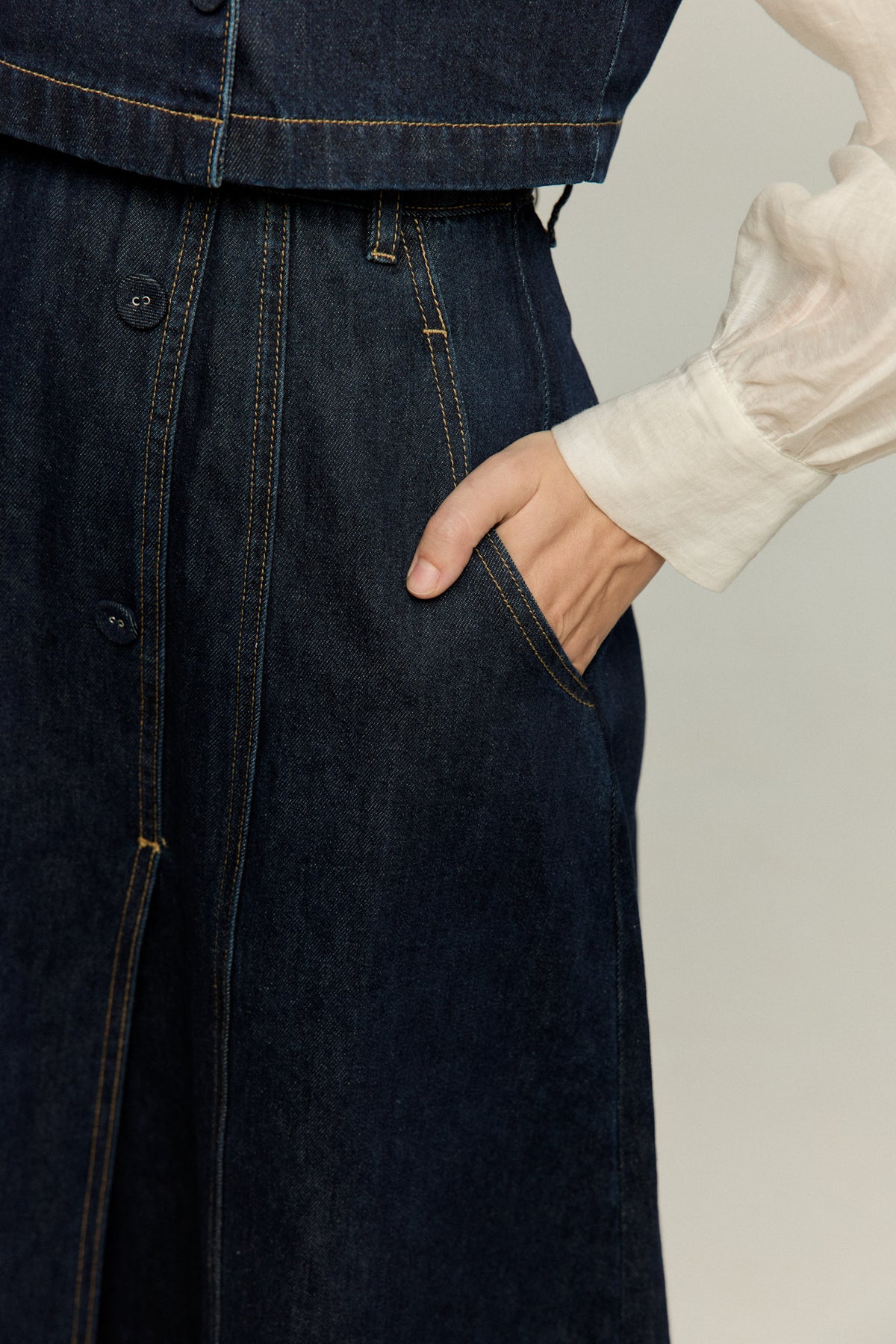 《Maybe It’s a Spaceship》Double-Button High-Waisted Denim Skirt – Navy