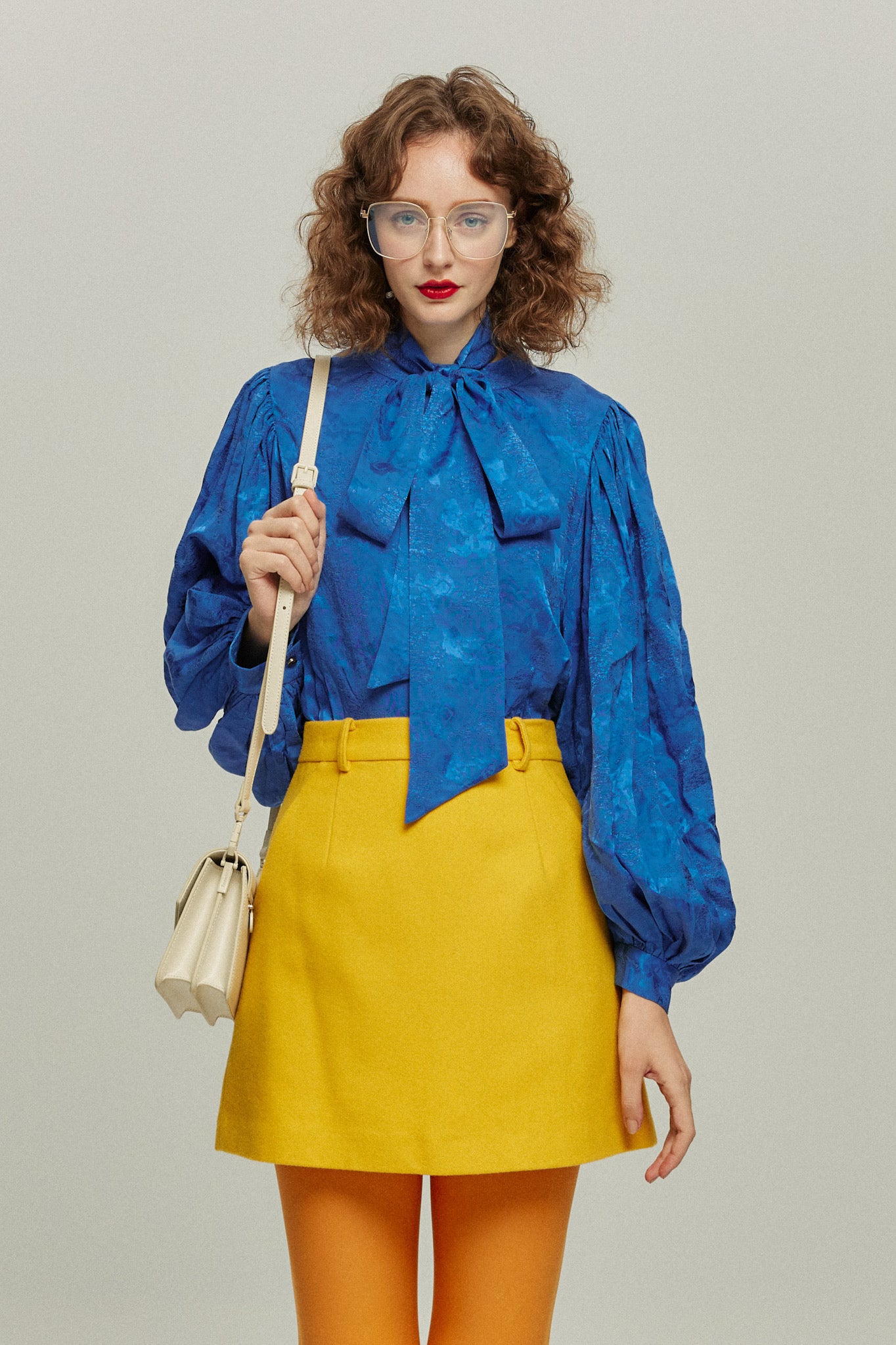 《ソファーにワックスする日》バルーンスリーブリボンタイトップス-Blue