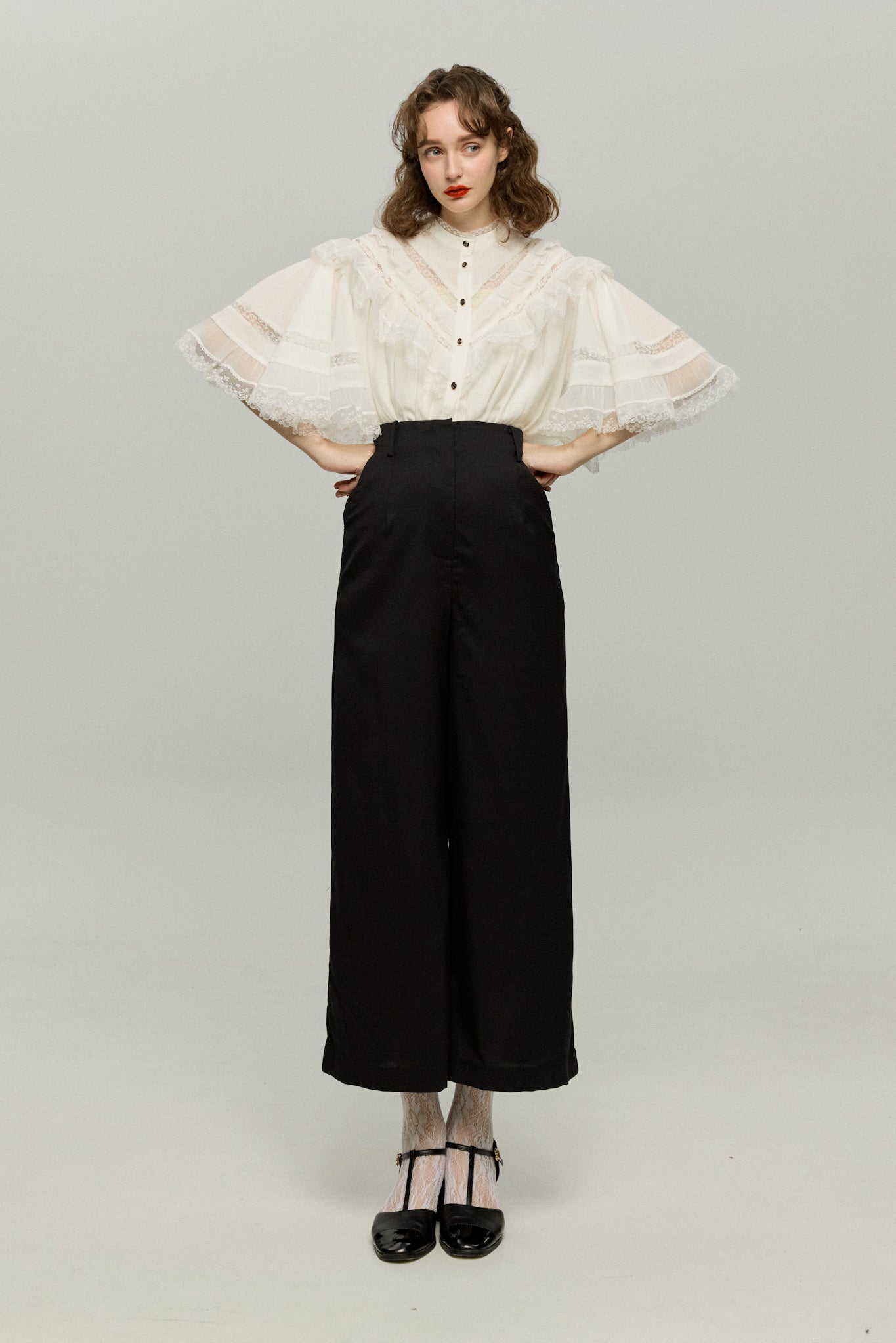 ビビリのペギー》レースデザイントップス-White – Tnewties