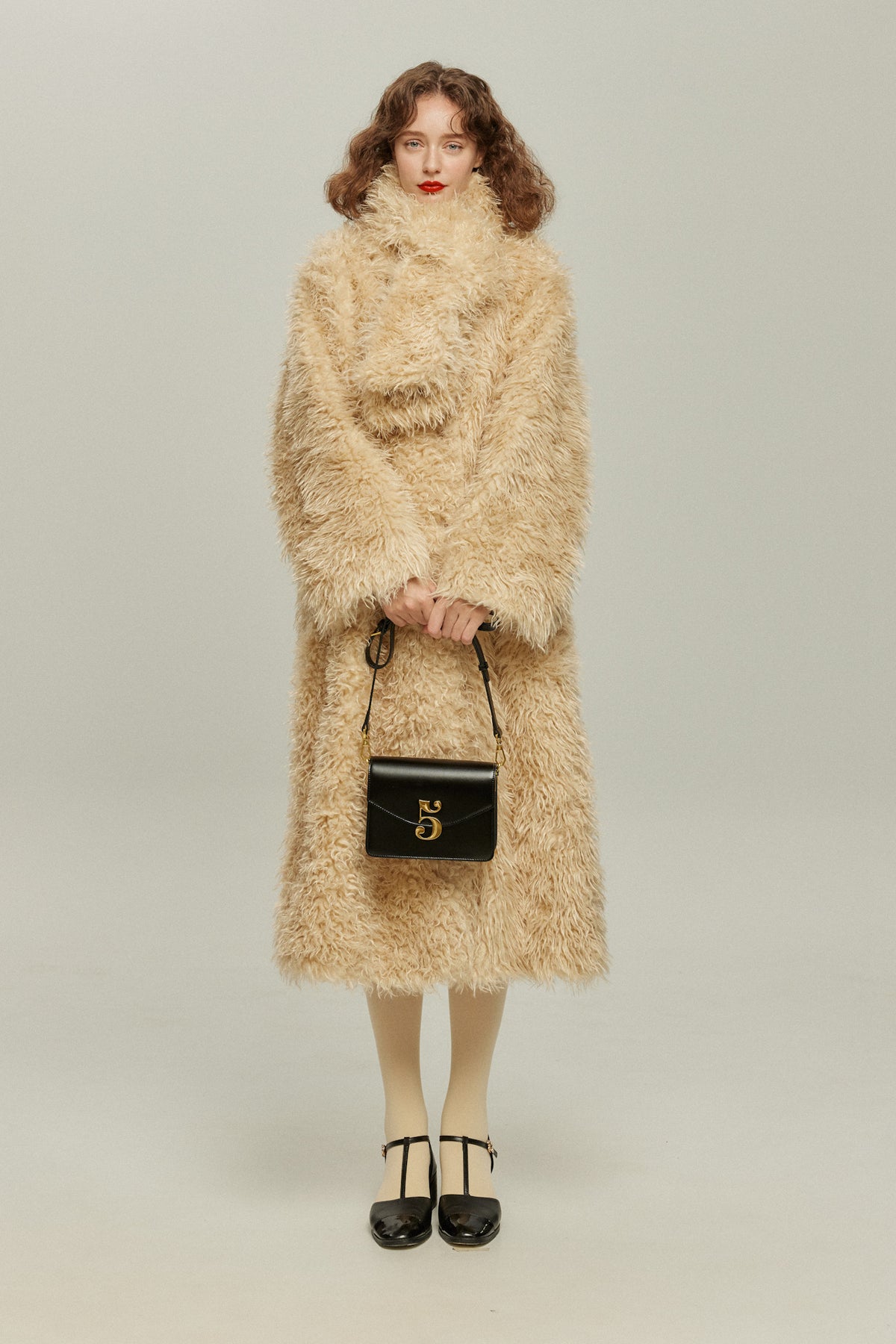 《Which animal is making the sound?》Over silhouette fur coat-Cream