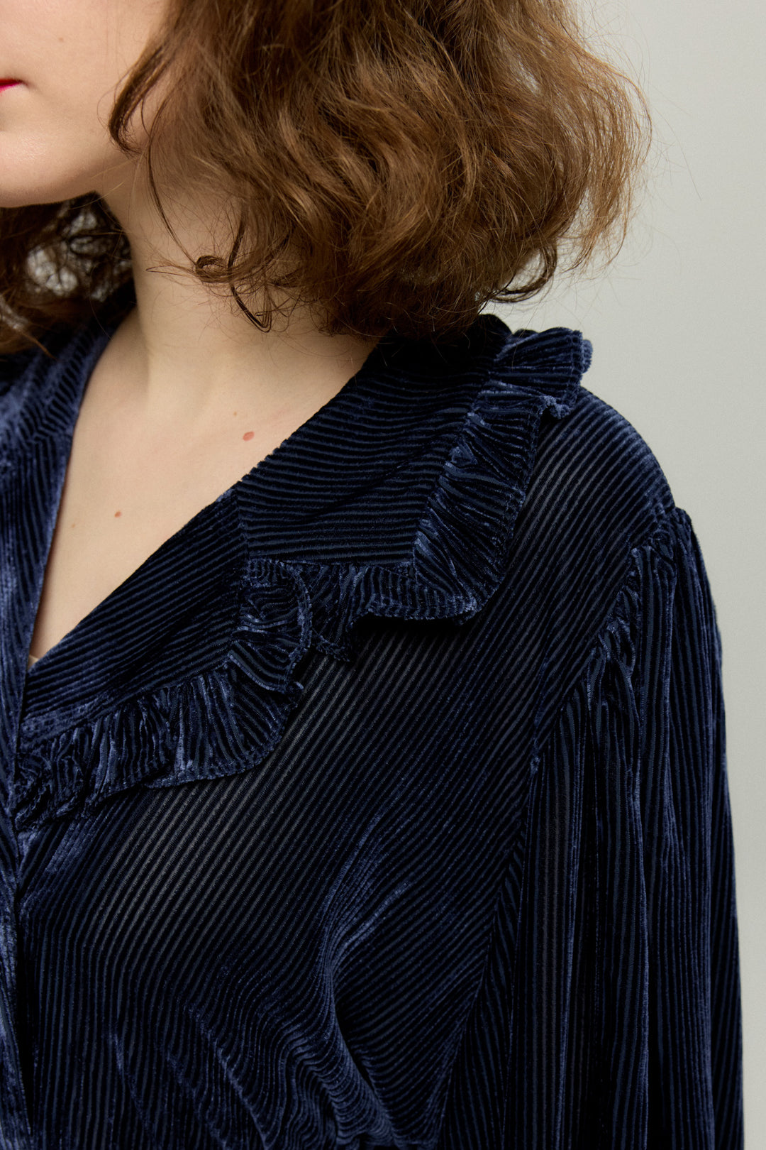 《お城を奪い返しちゃおう》フリルデザインベルベットトップス-Navy