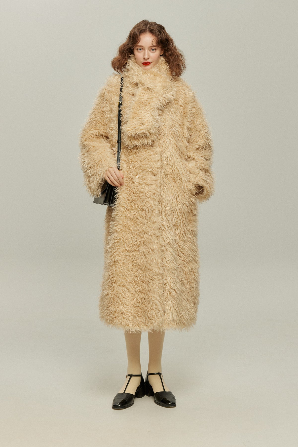 《Which animal is making the sound?》Over silhouette fur coat-Cream