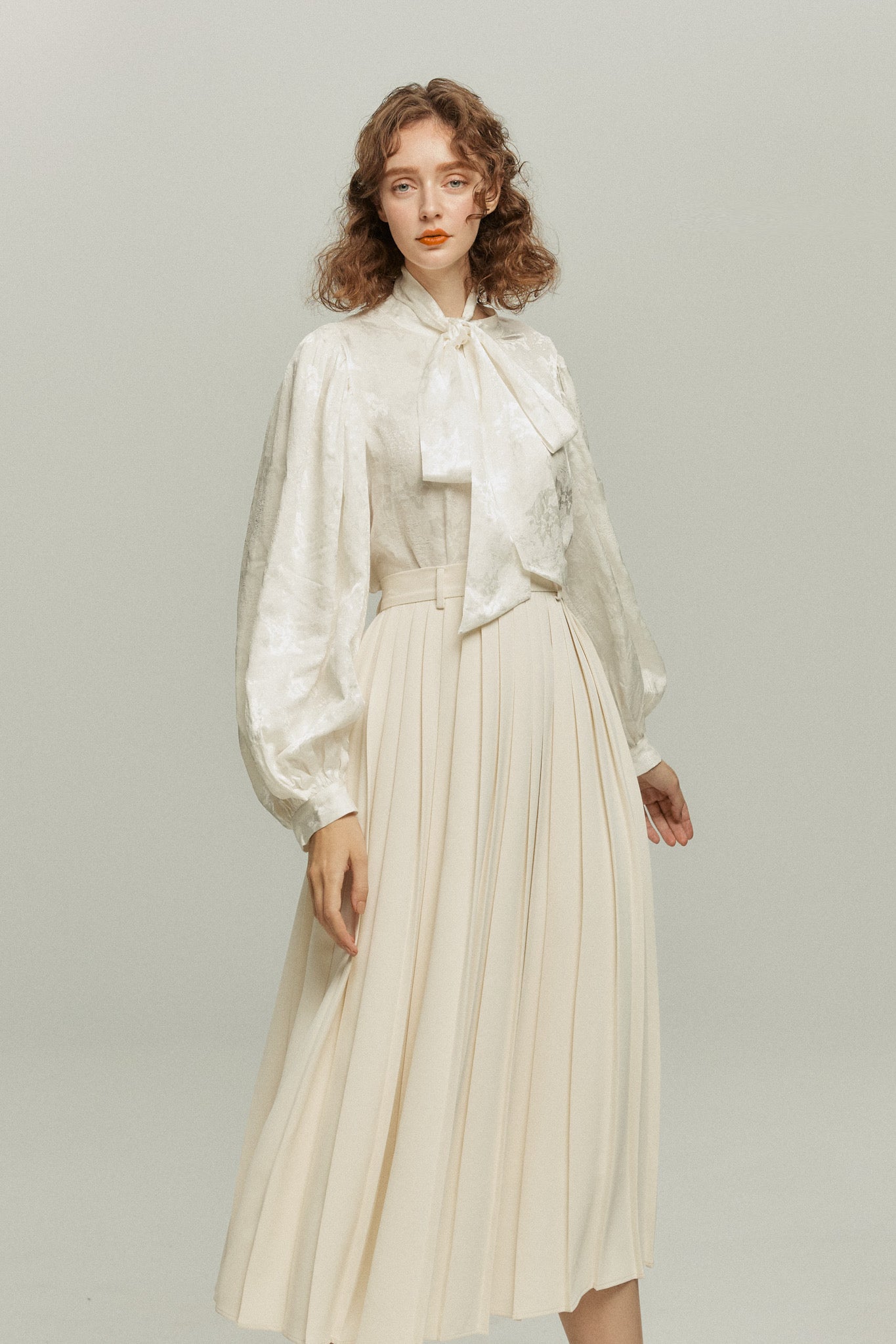 《ソファーにワックスする日》バルーンスリーブリボンタイトップス-White