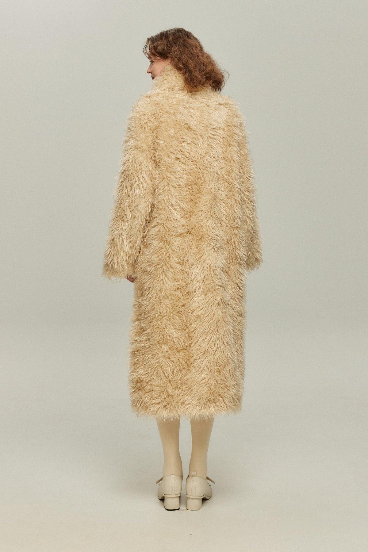 《Which animal is making the sound?》Over silhouette fur coat-Cream