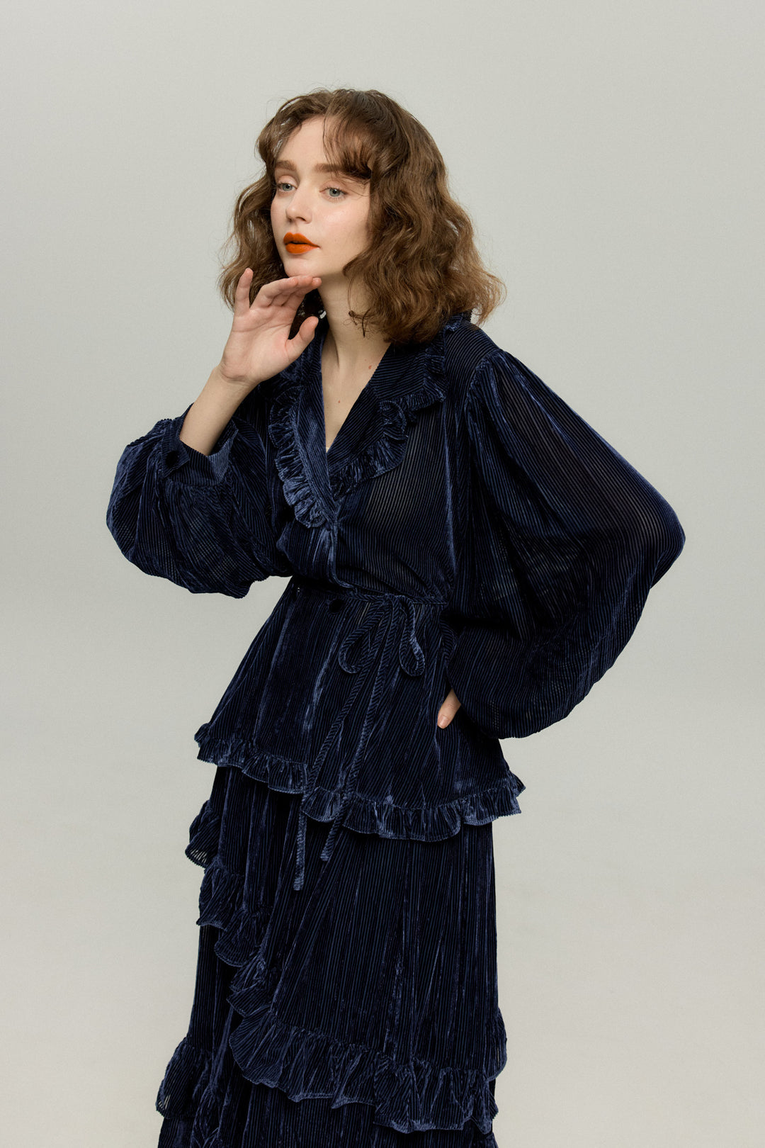 《お城を奪い返しちゃおう》フリルデザインベルベットトップス-Navy