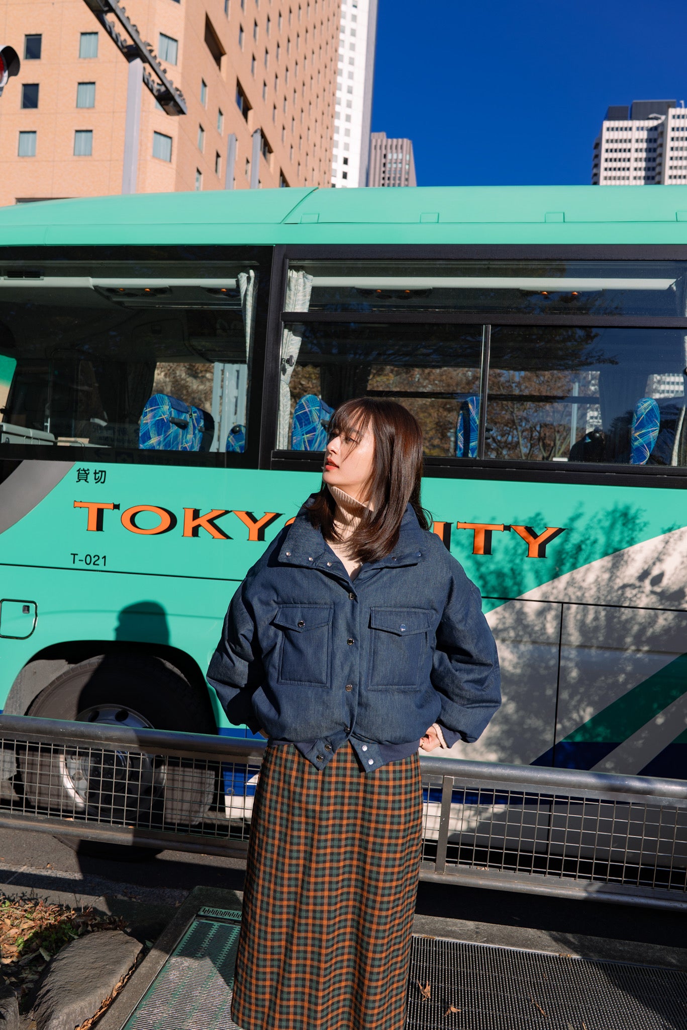 《彼をスパイとして送り込む》ダウンジャケット-Navy