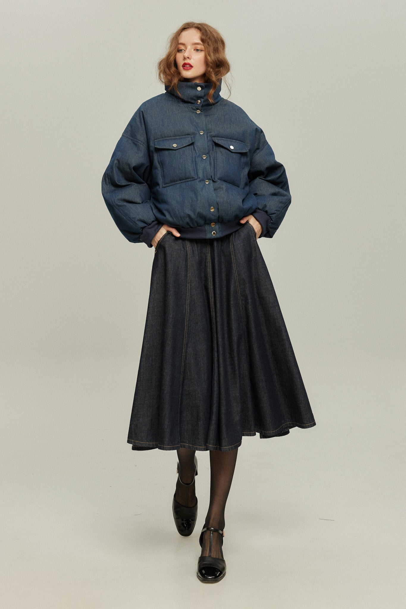 《彼をスパイとして送り込む》ダウンジャケット-Navy