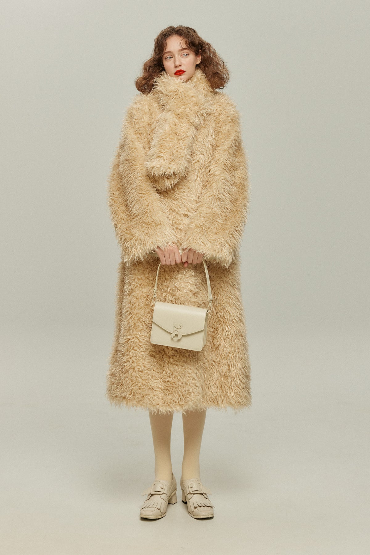 《Which animal is making the sound?》Over silhouette fur coat-Cream