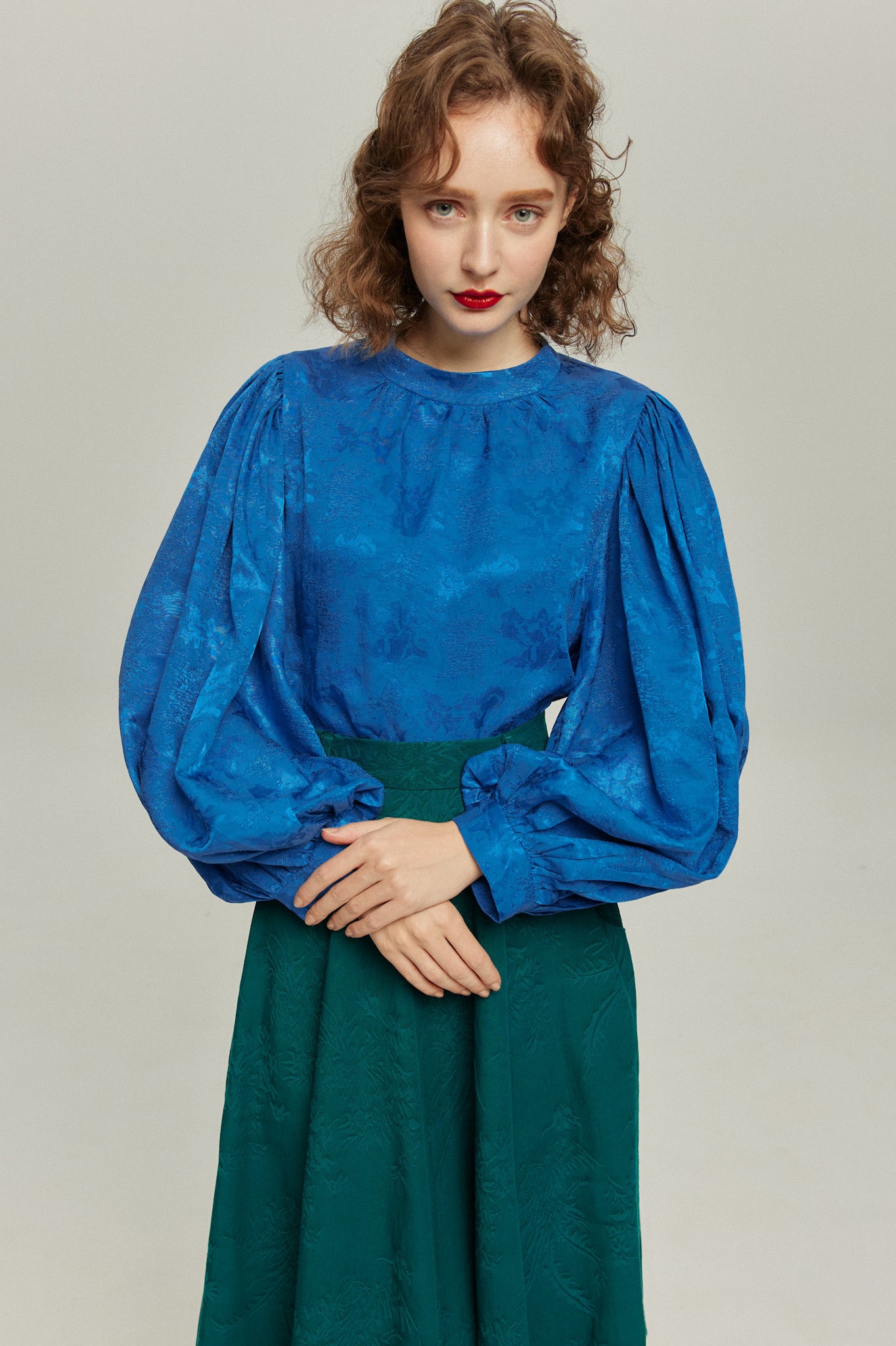 《ソファーにワックスする日》バルーンスリーブリボンタイトップス-Blue