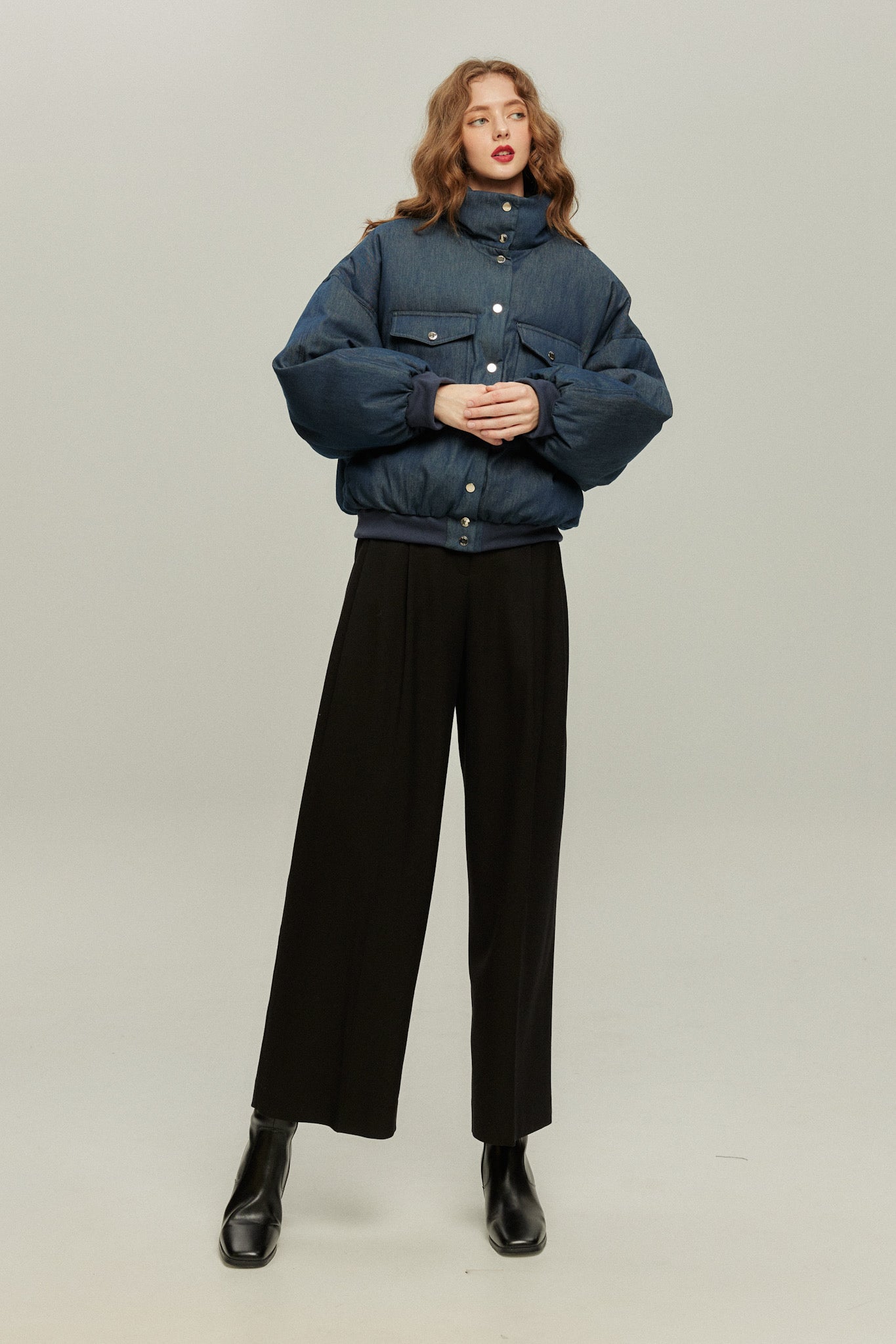 《彼をスパイとして送り込む》ダウンジャケット-Navy