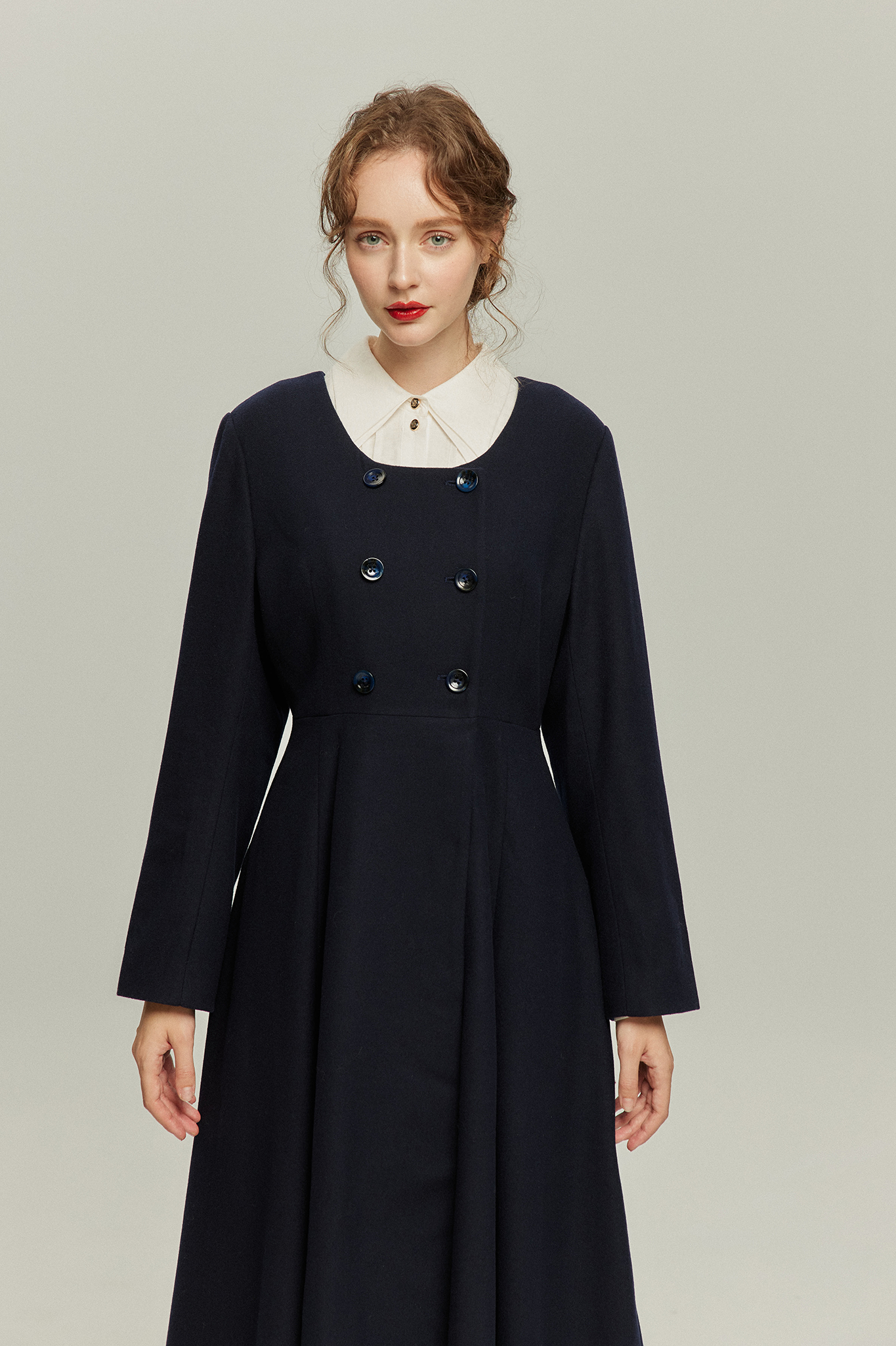 《いつもカウンターに座る彼女》ダブルブレストウールブレンドドレスコート-Navy