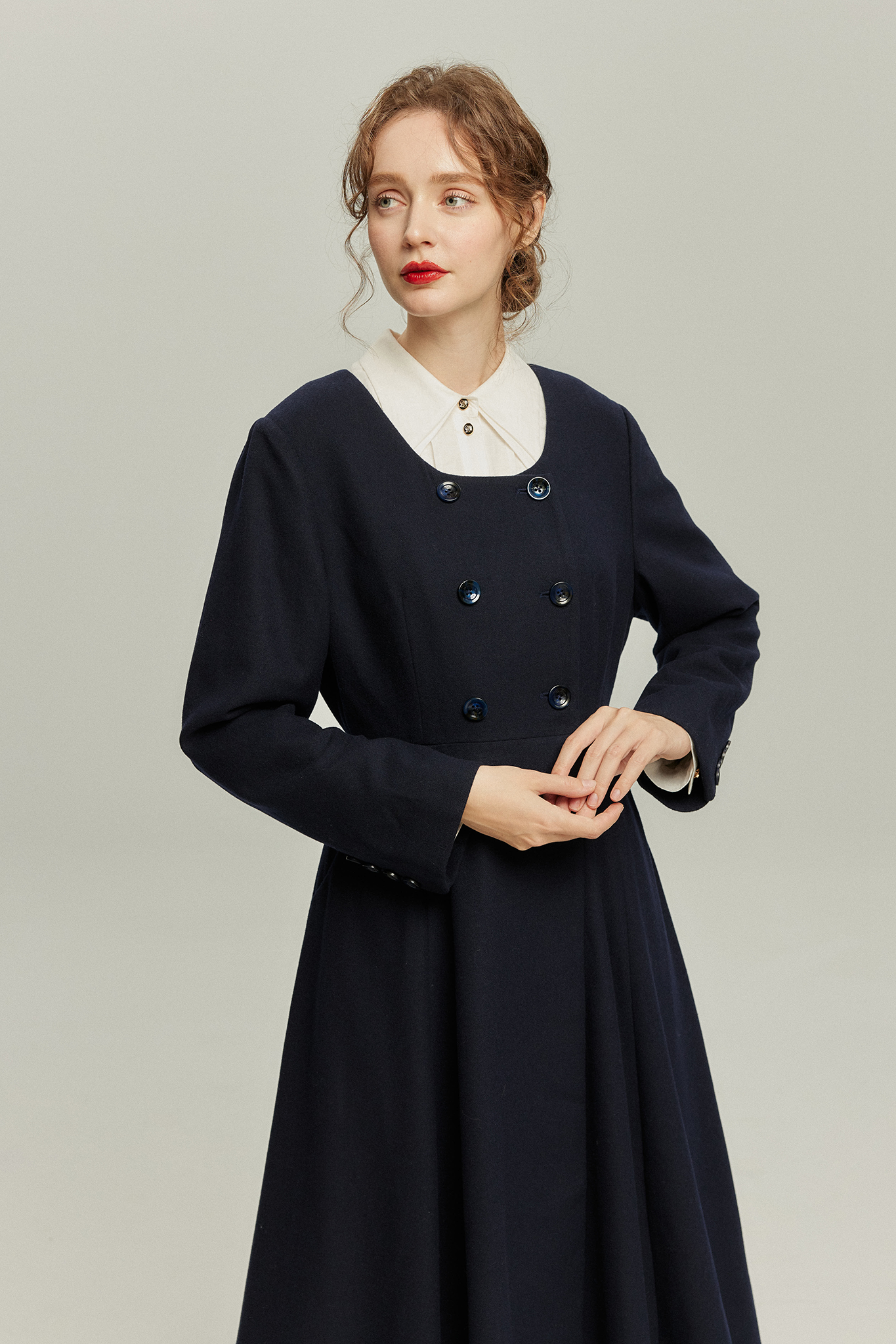 《いつもカウンターに座る彼女》ダブルブレストウールブレンドドレスコート-Navy