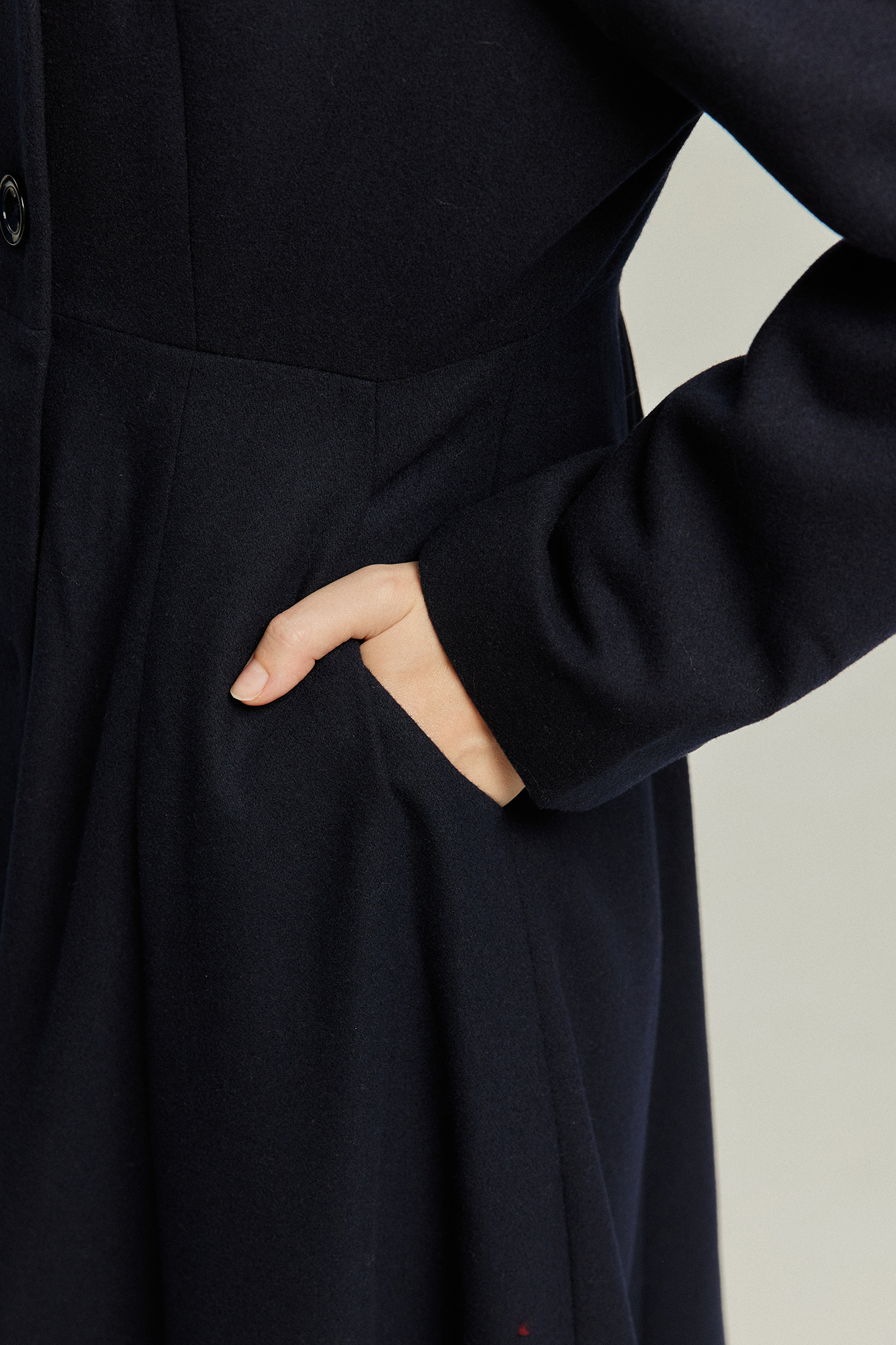《いつもカウンターに座る彼女》ダブルブレストウールブレンドドレスコート-Navy