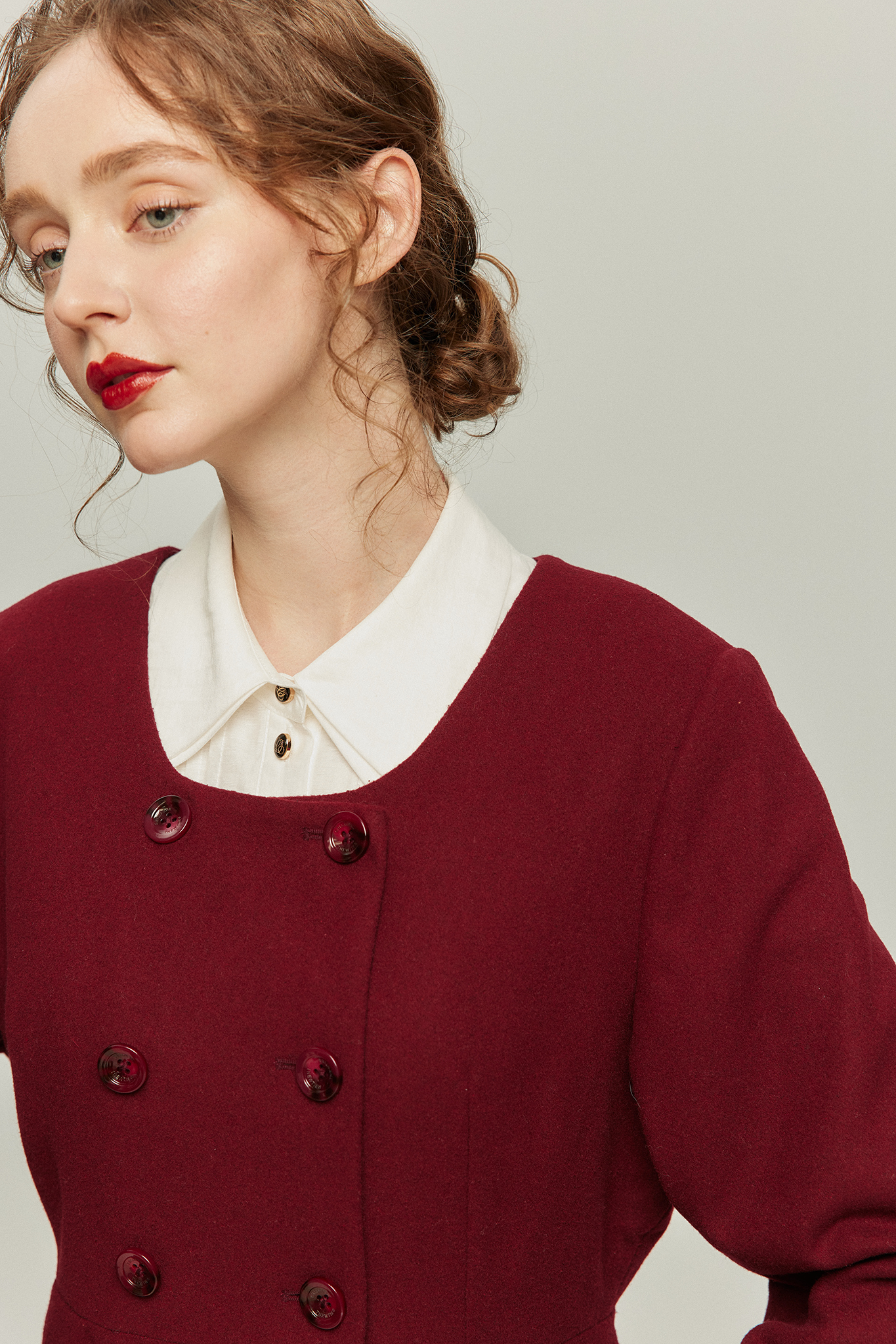 《いつもカウンターに座る彼女》ダブルブレストウールブレンドドレスコート-Wine red