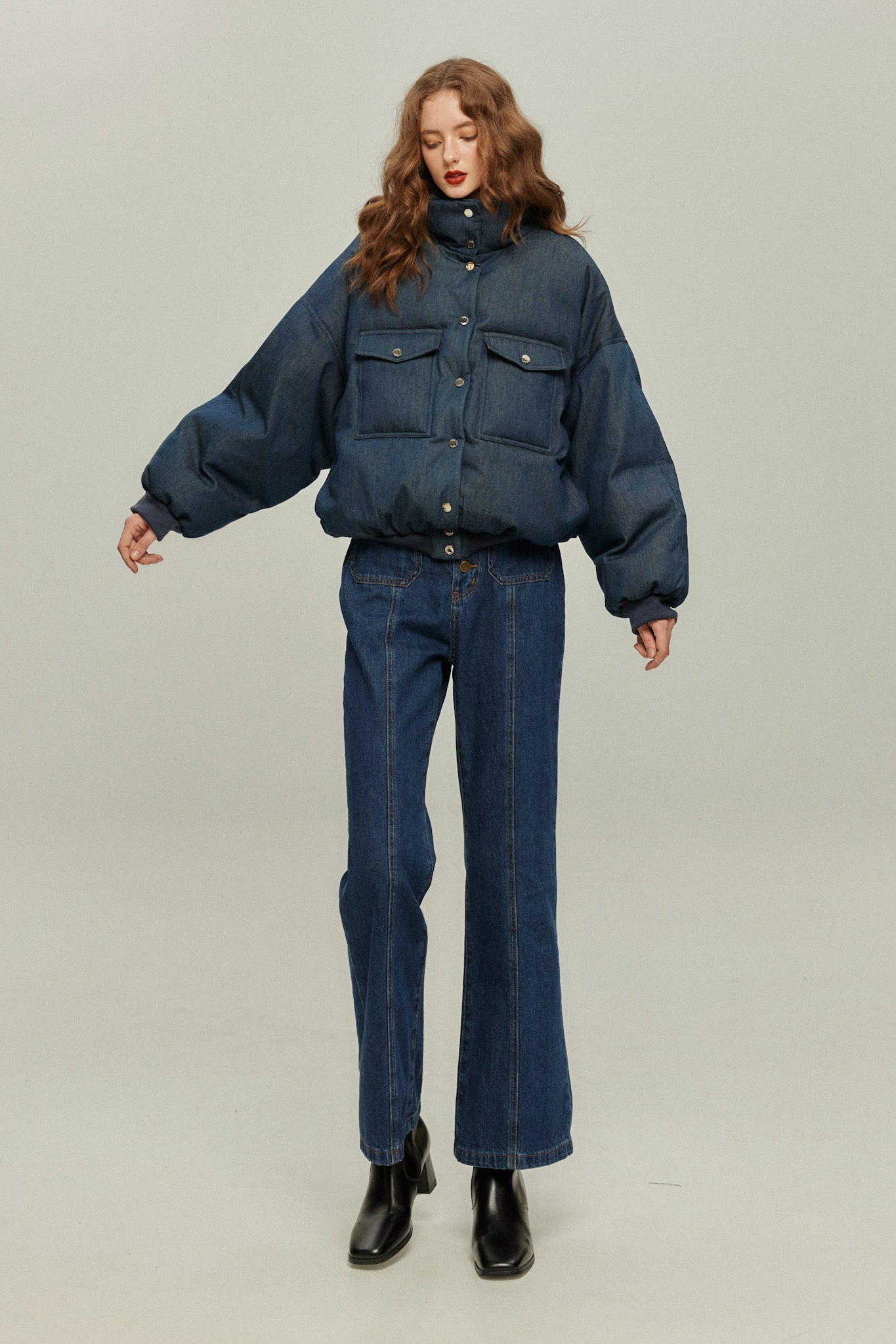 《彼をスパイとして送り込む》ダウンジャケット-Navy