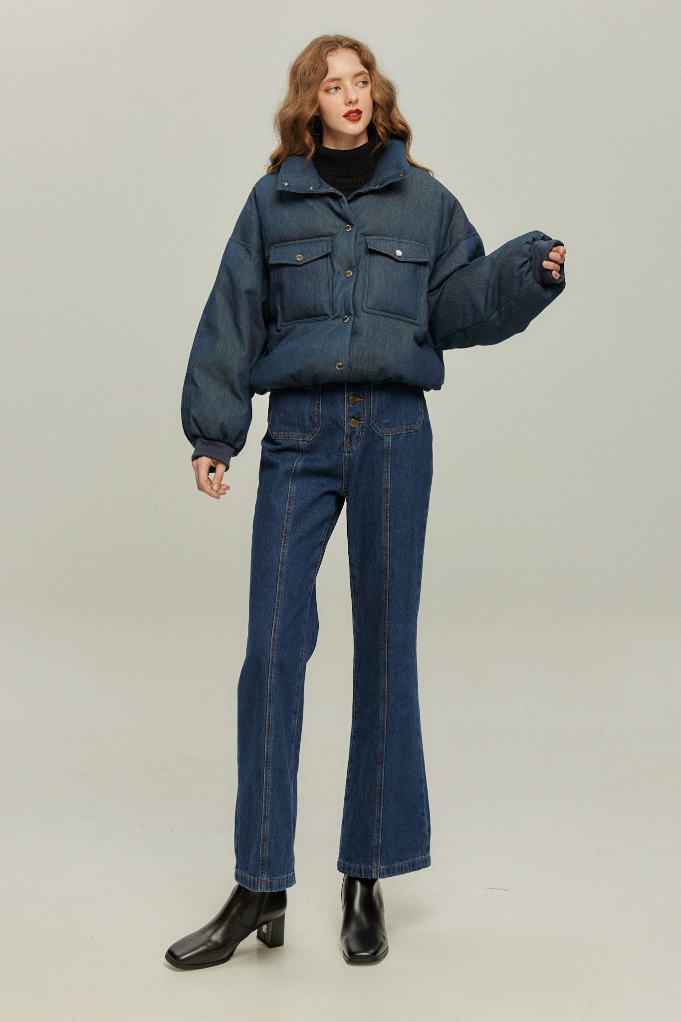 《彼をスパイとして送り込む》ダウンジャケット-Navy