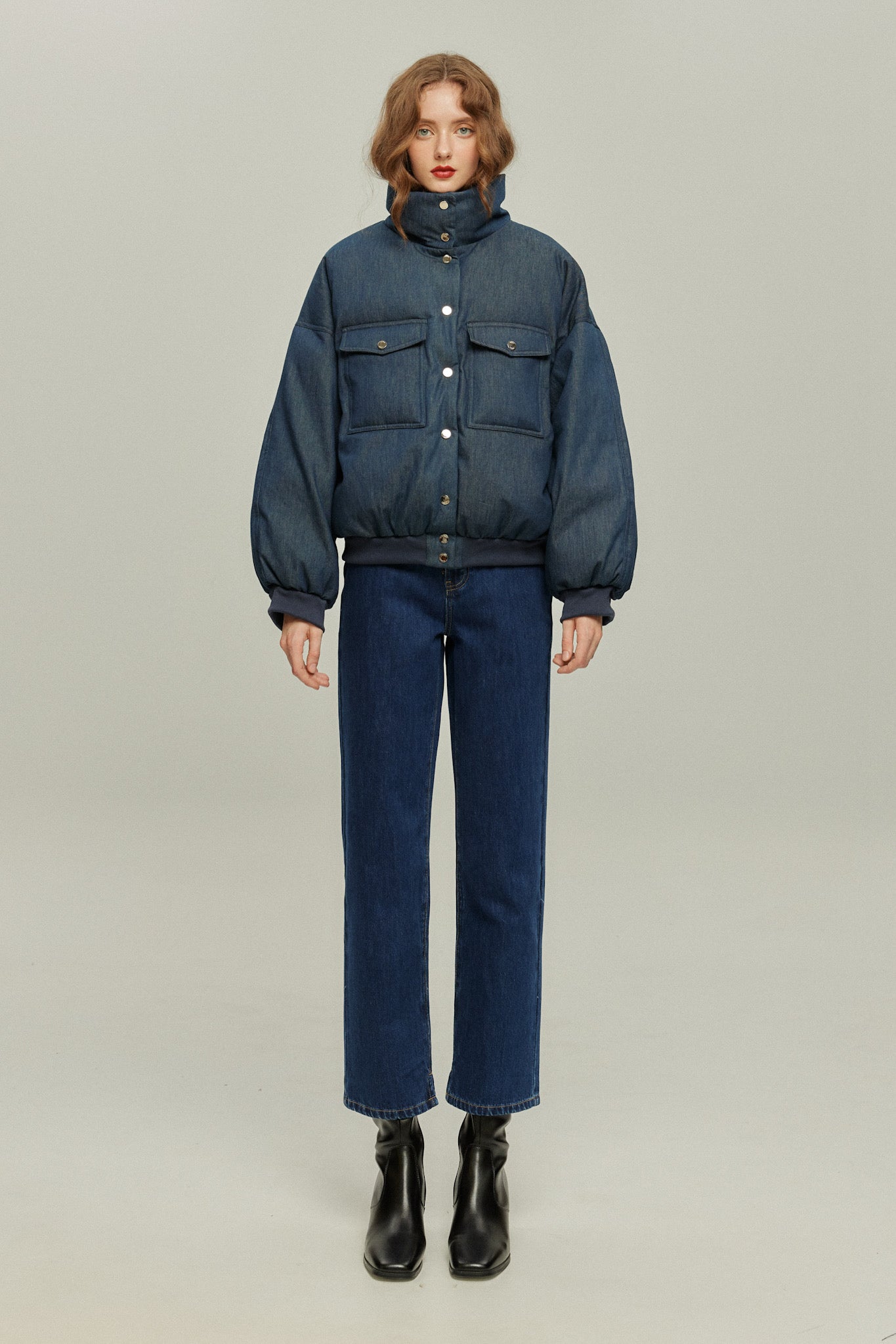 《彼をスパイとして送り込む》ダウンジャケット-Navy