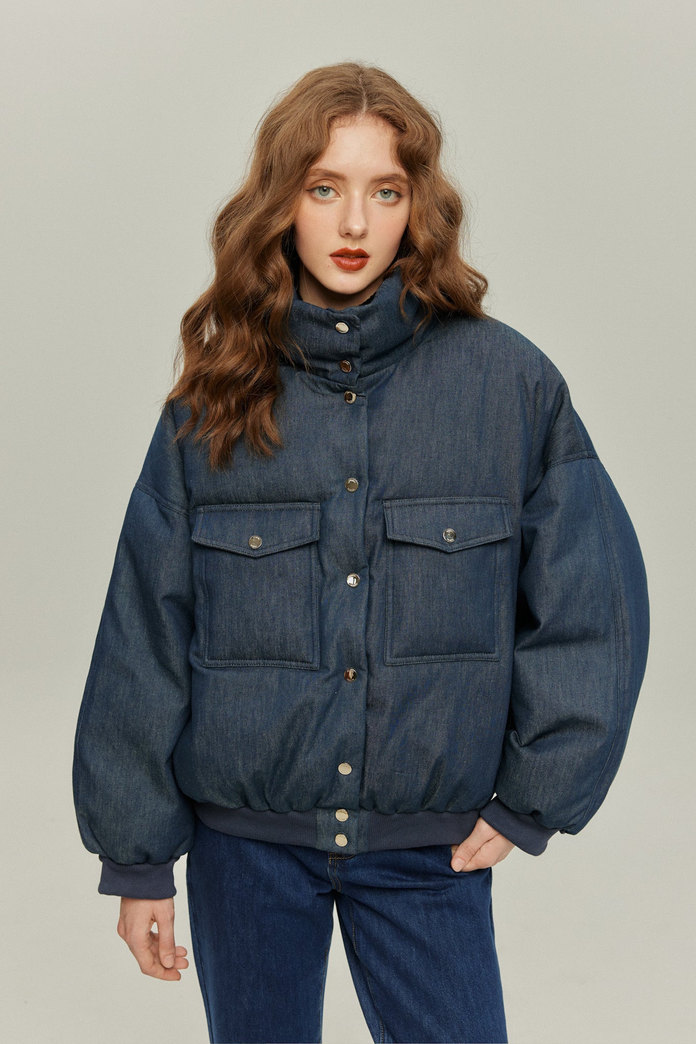 《彼をスパイとして送り込む》ダウンジャケット-Navy