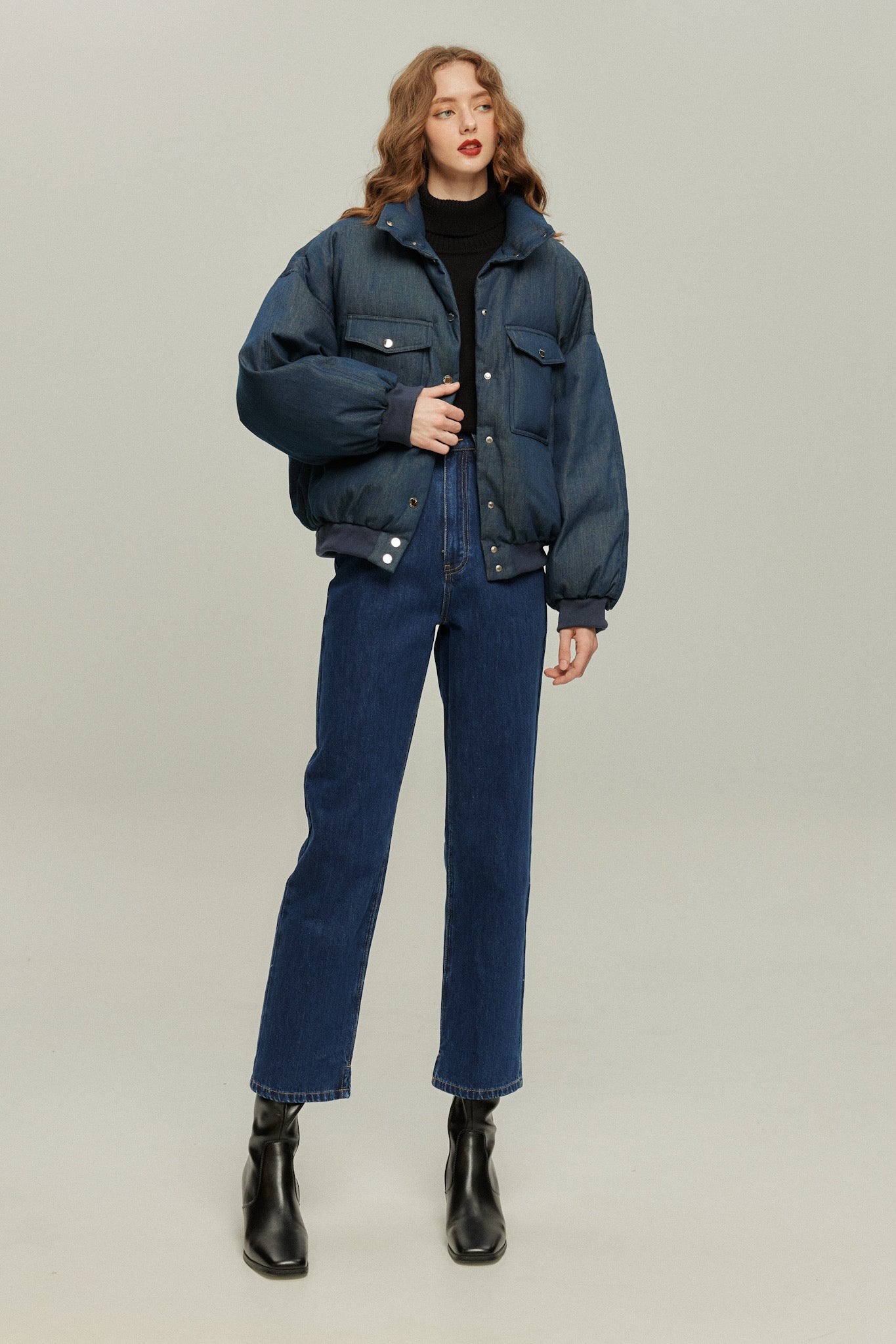 《彼をスパイとして送り込む》ダウンジャケット-Navy