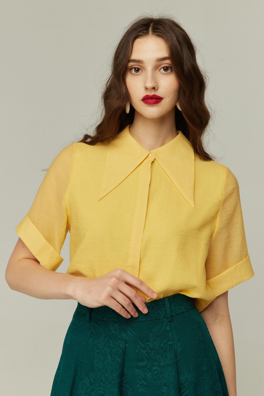 新品♡GUSGLITTY ブラウス 店舗限定》カットワーククロップドブラウス | シャツ・ブラウス