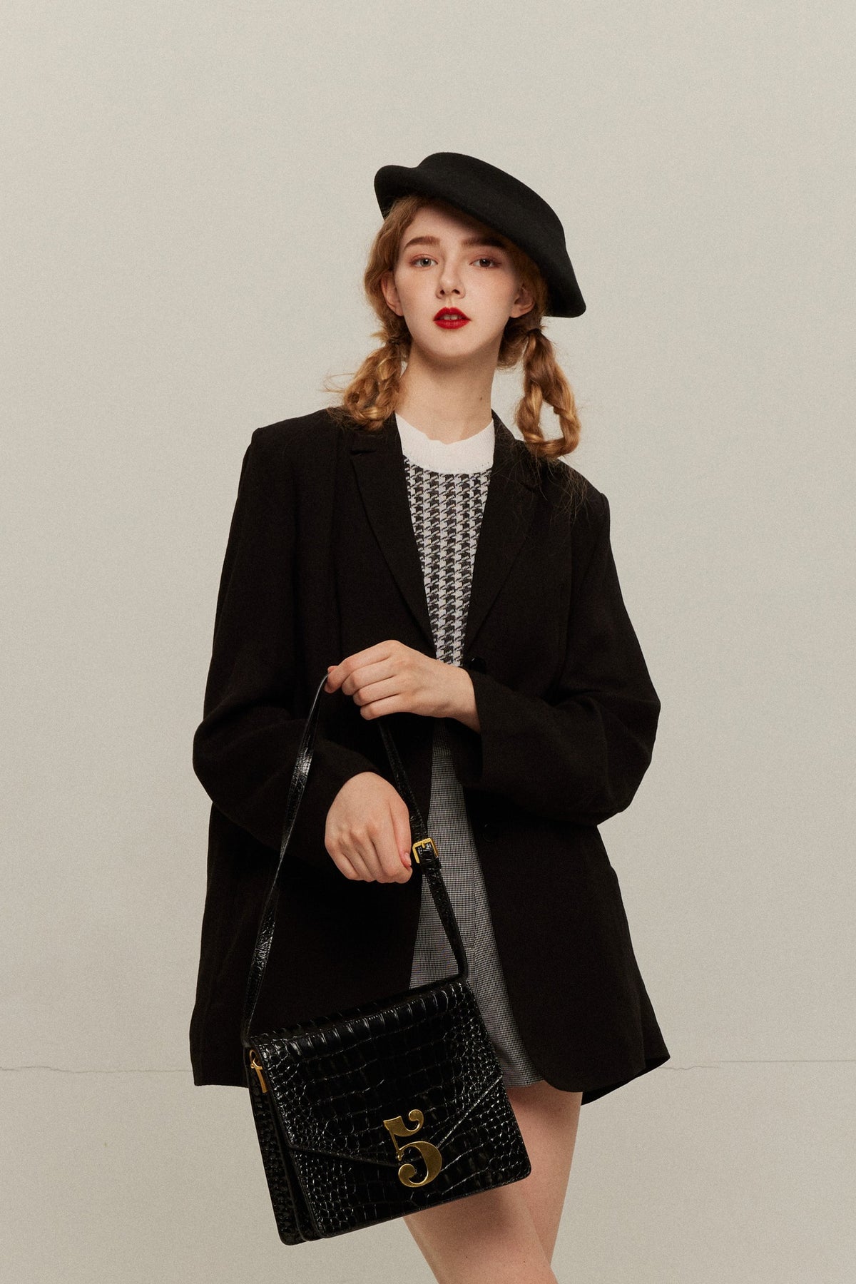 《전화를 끊지 않으면》리무버블 플리츠 재킷 (Copy)