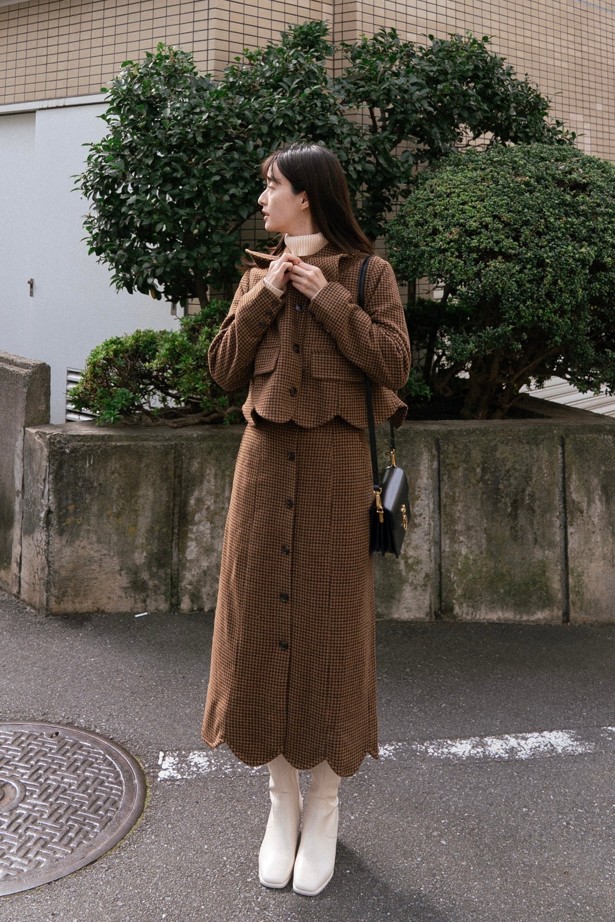 《Pinch My Cheek Hard》 Big color scallop design jacket-Coffee