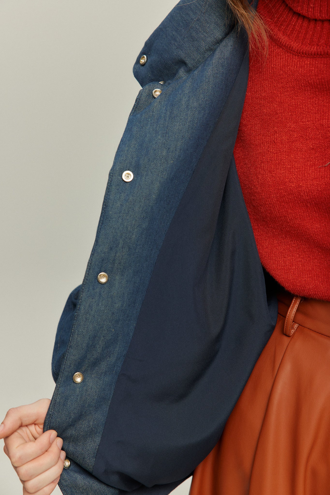 《彼をスパイとして送り込む》ダウンジャケット-Navy