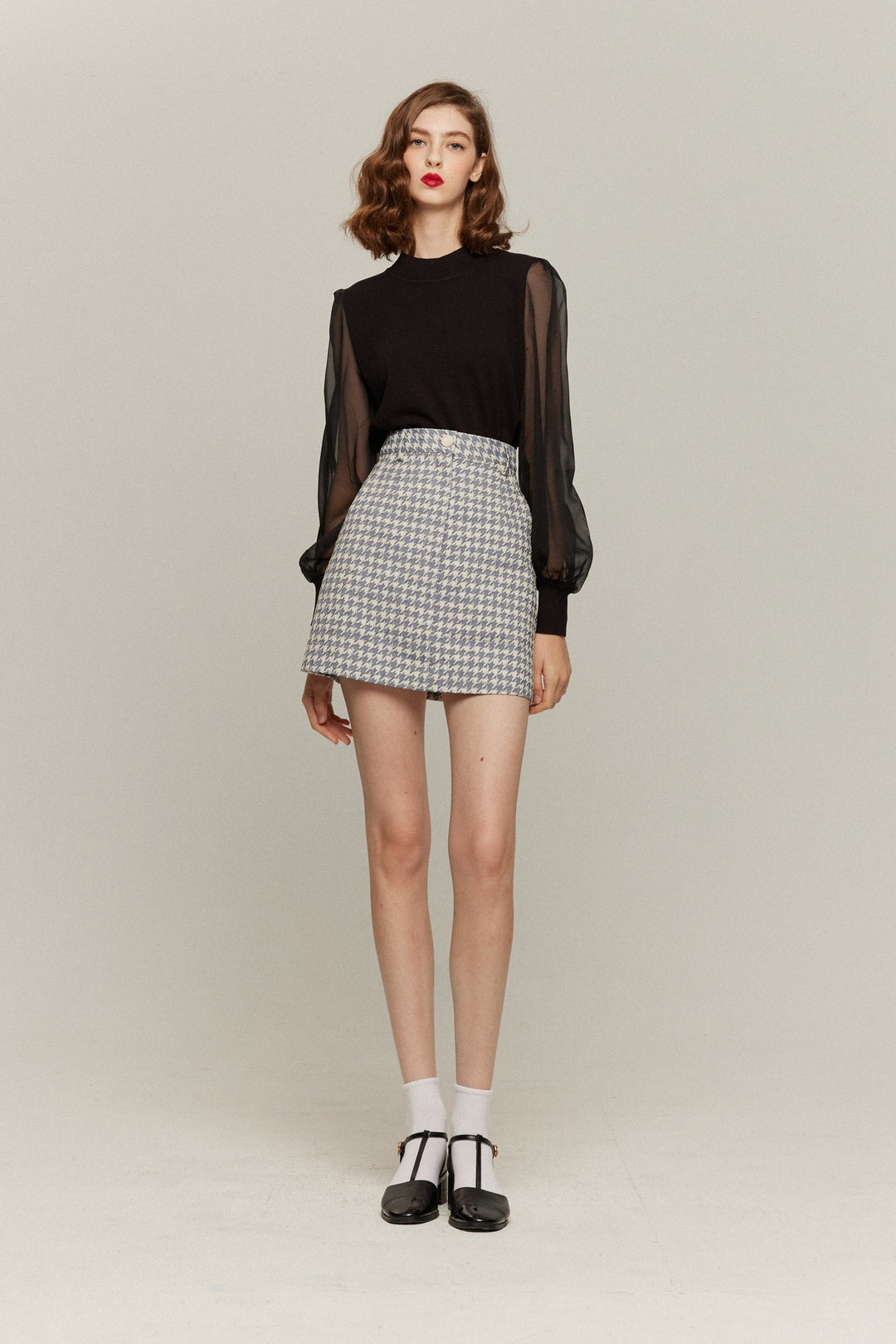 完売品 tnewties メニュー表で顔を隠している tnewties メニュー表で顔