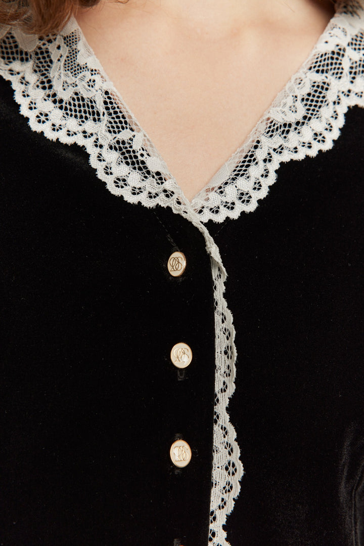 [British accent pronunciation] Lace trim tops-Black