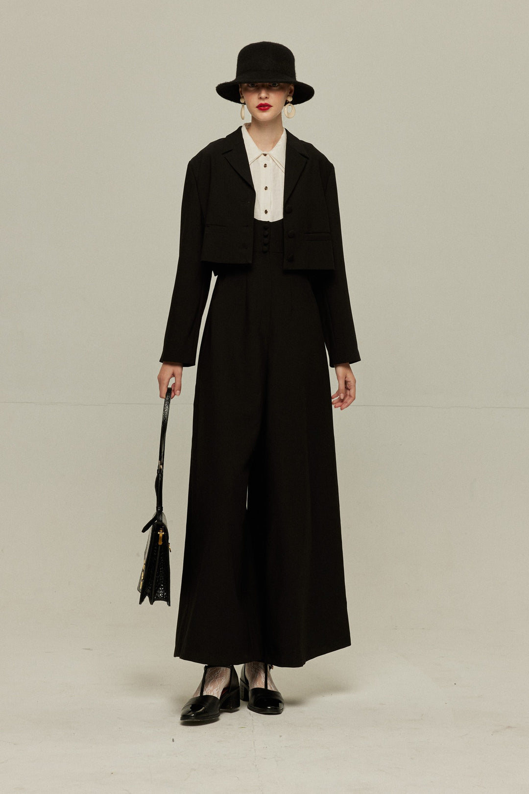 《枕の下に隠したラッキーチャーム》ハイウエストデザインバッククロスサロペット-Black