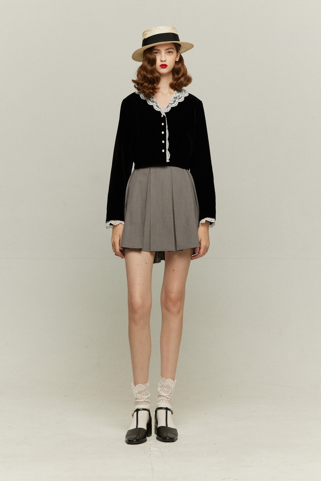 [British accent pronunciation] Lace trim tops-Black