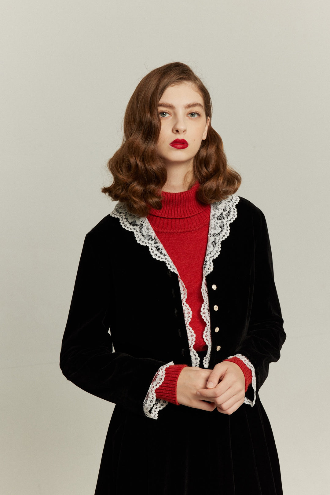 [British accent pronunciation] Lace trim tops-Black