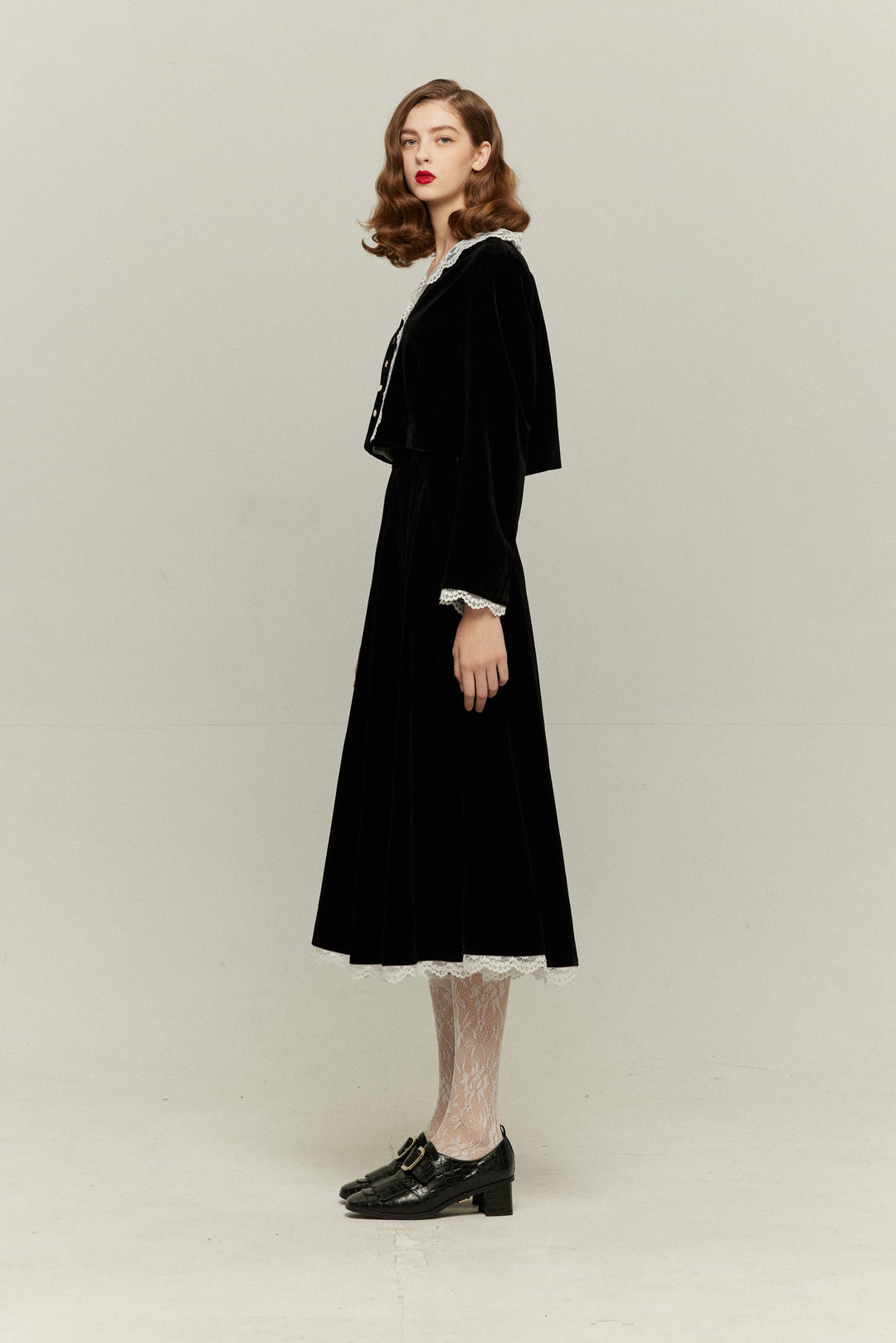 [British accent pronunciation] Lace trim tops-Black