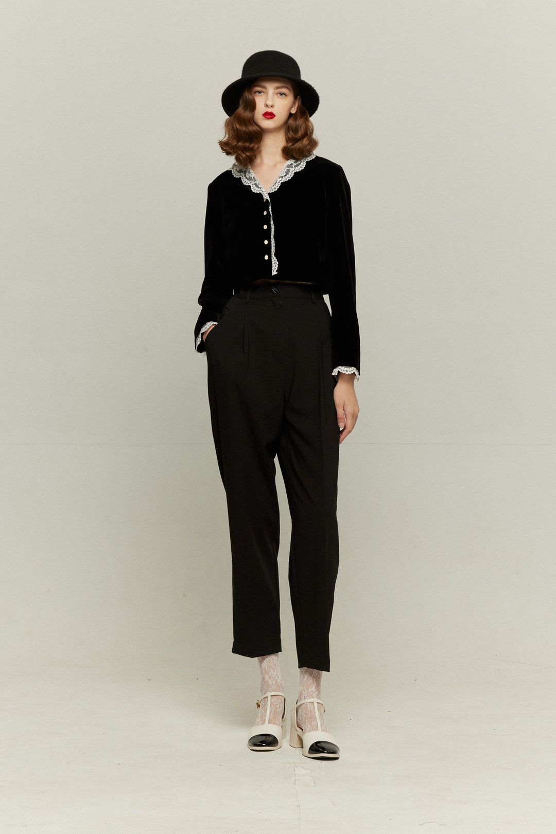[British accent pronunciation] Lace trim tops-Black