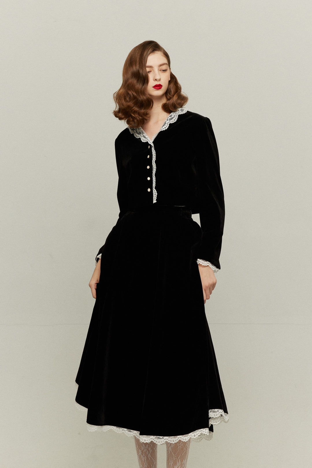 [British accent pronunciation] Lace trim tops-Black