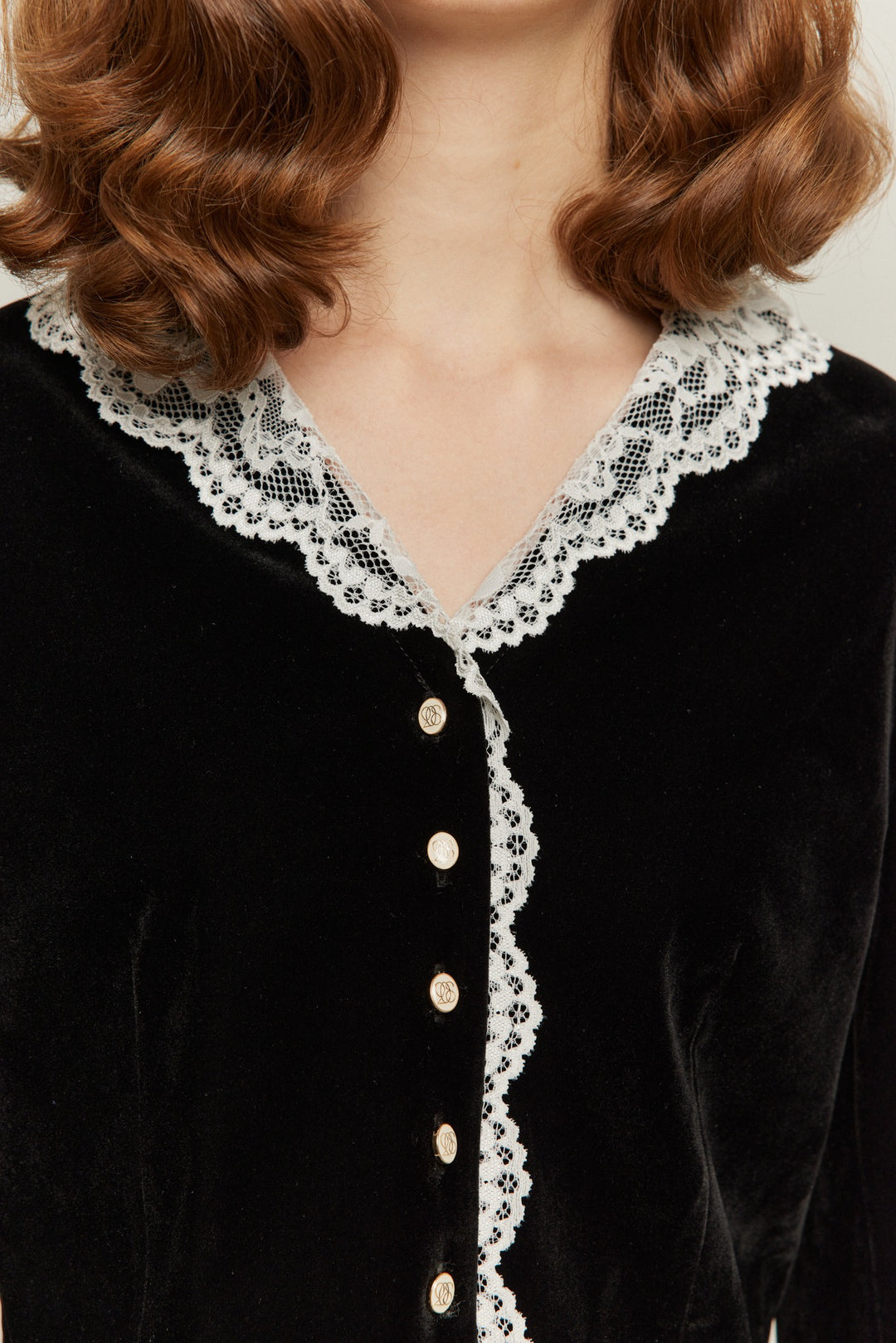 [British accent pronunciation] Lace trim tops-Black