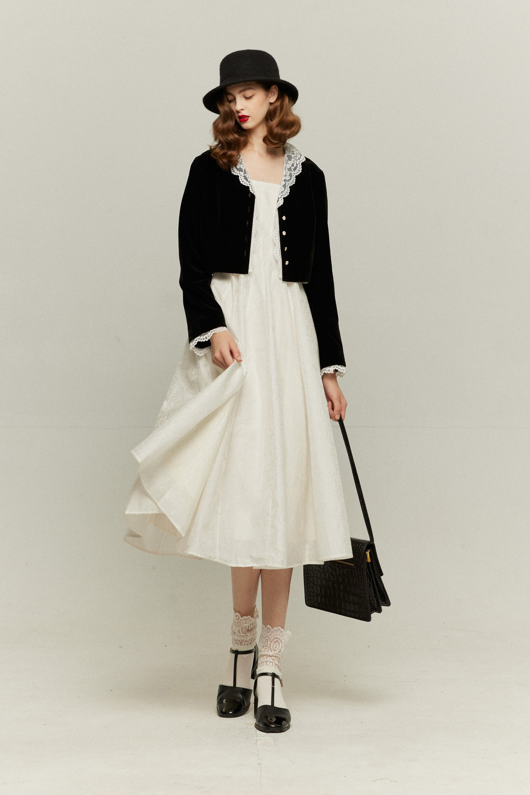 [British accent pronunciation] Lace trim tops-Black