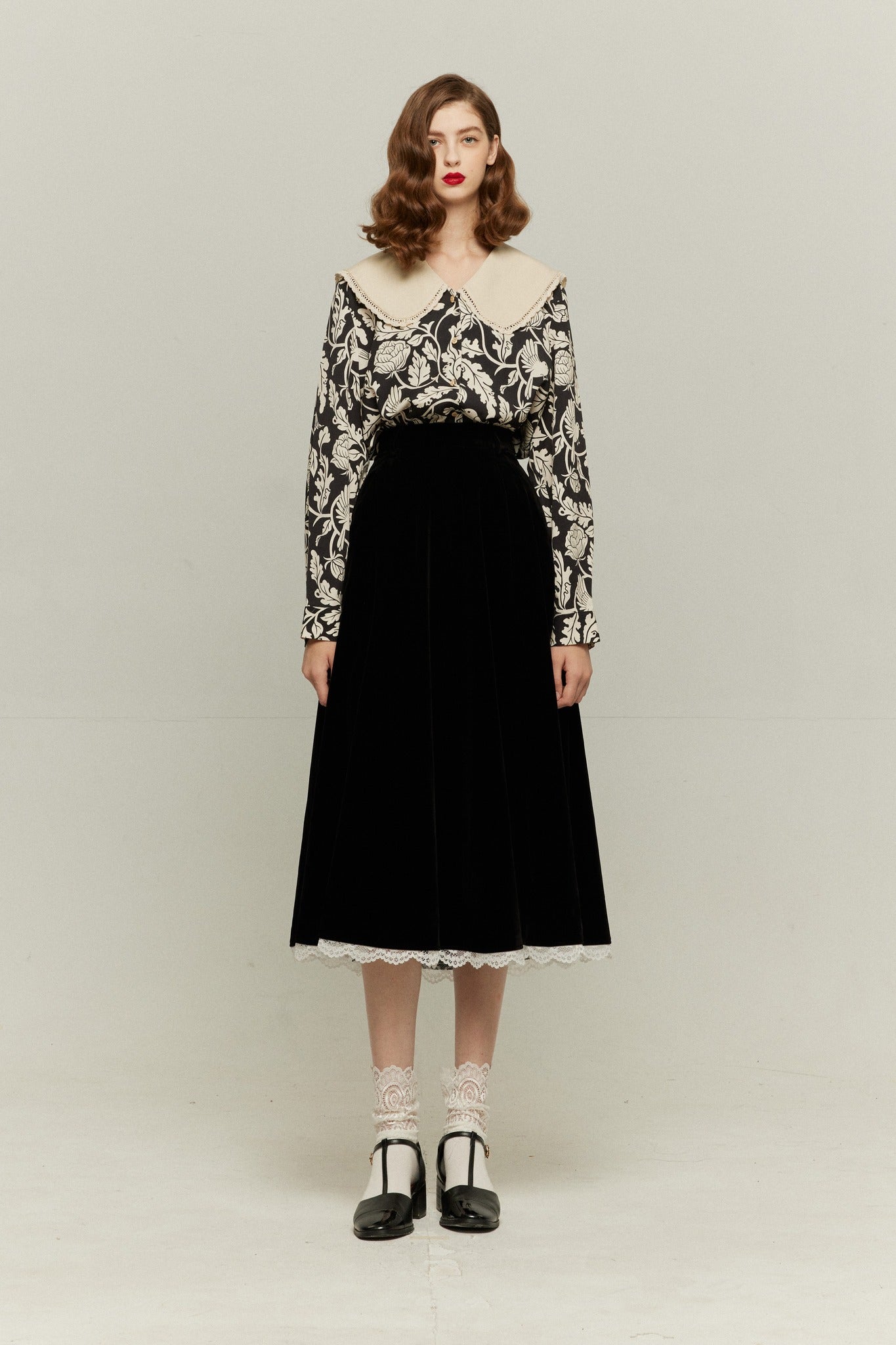 見て！カナリアだ！》セーラーカラーシノワズリブラウス-Black – Tnewties