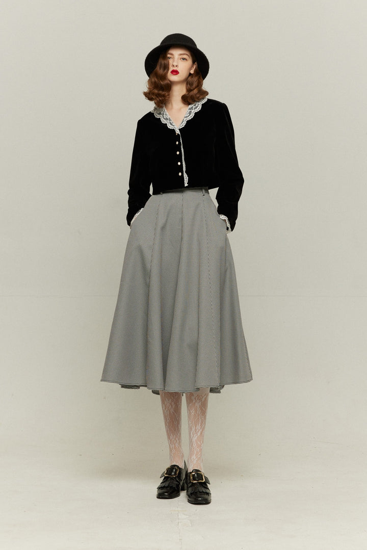 [British accent pronunciation] Lace trim tops-Black