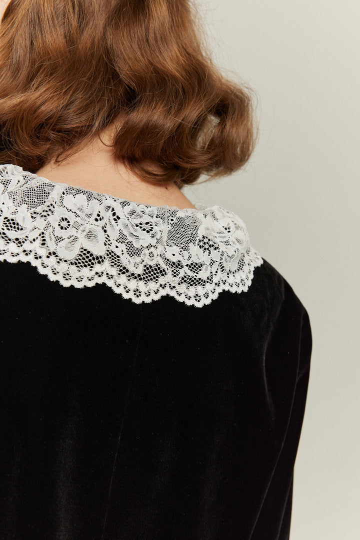 [British accent pronunciation] Lace trim tops-Black