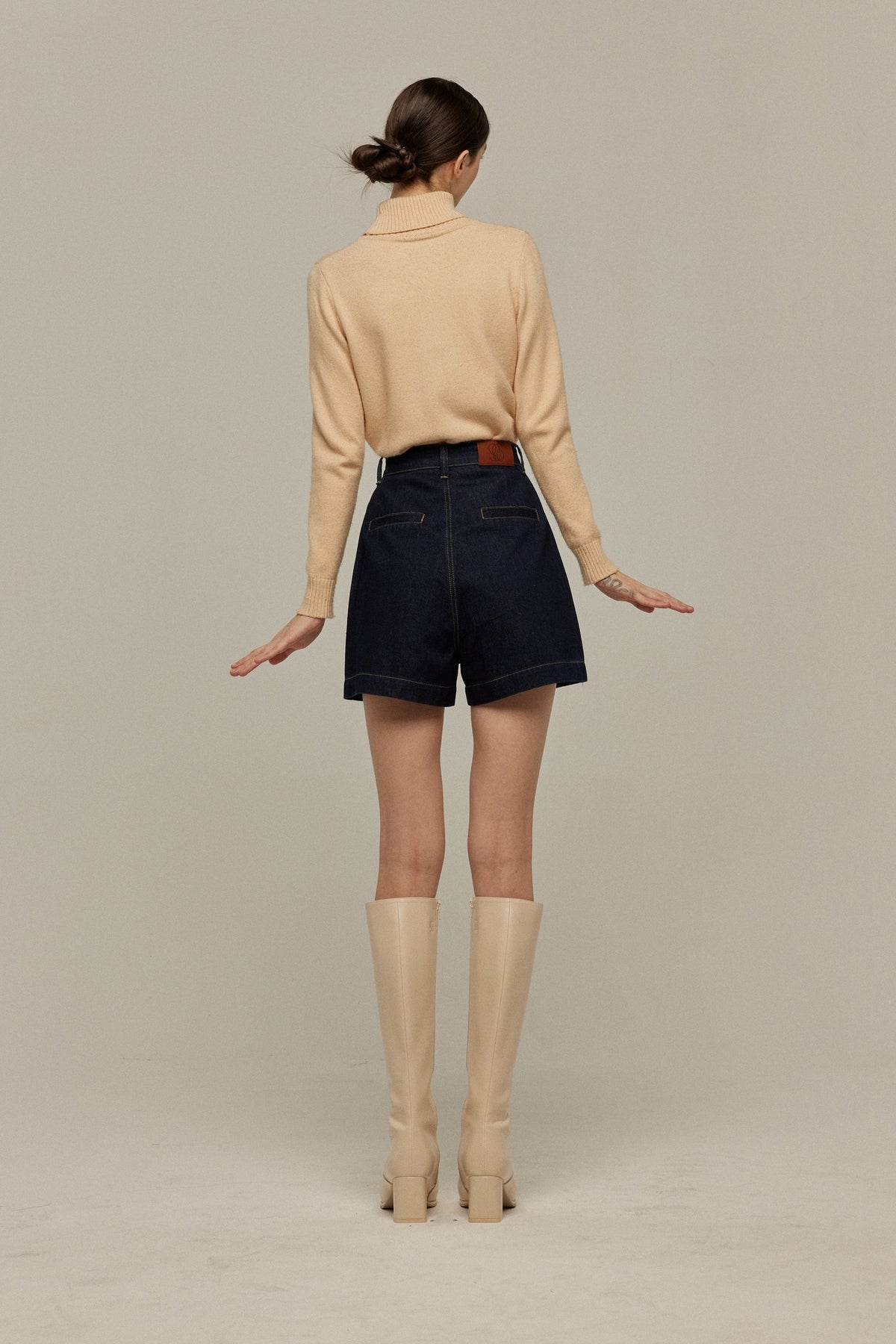 《Where can I find free sweets?》High waist short denim pants-Navy