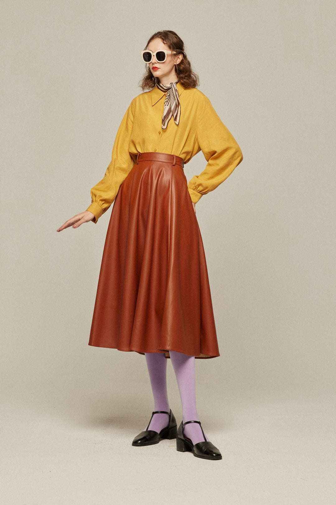 《手でペンを回し続ける》リヨセルリネンブラウス-Yellow