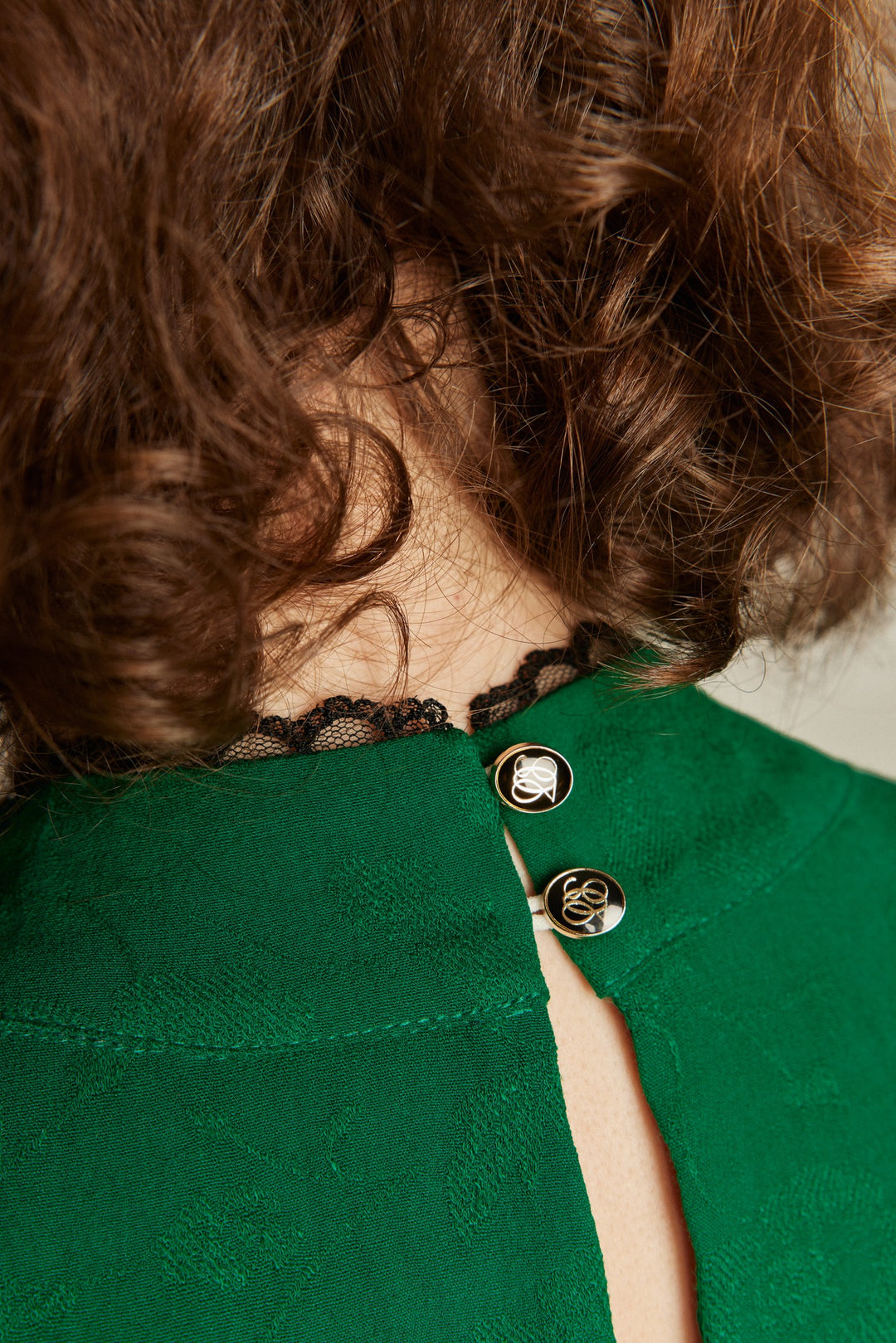 ようやく咲いた花》レーストリミングリボンジャガードブラウス-Green