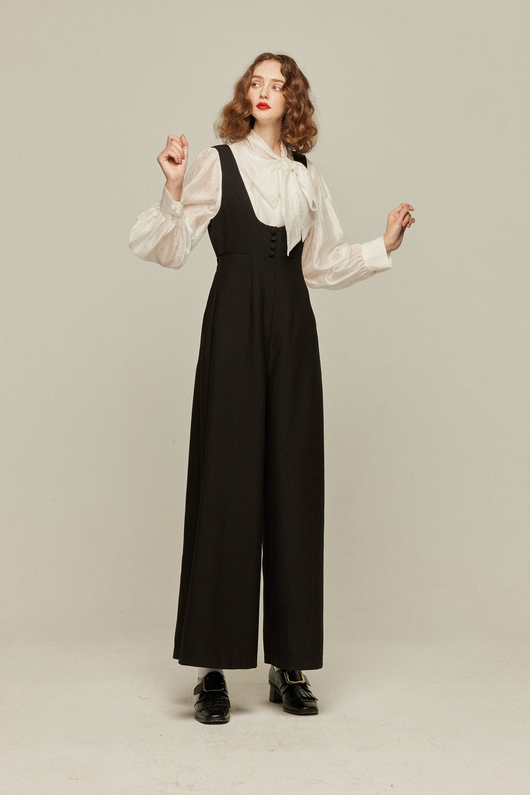 《枕の下に隠したラッキーチャーム》ハイウエストデザインバッククロスサロペット-Black