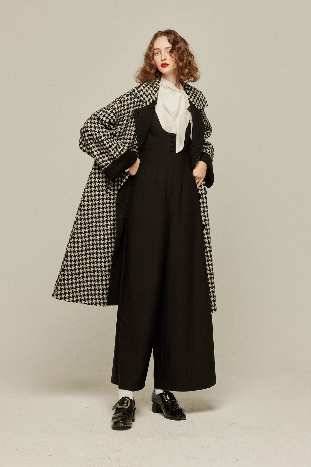 《枕の下に隠したラッキーチャーム》ハイウエストデザインバッククロスサロペット-Black
