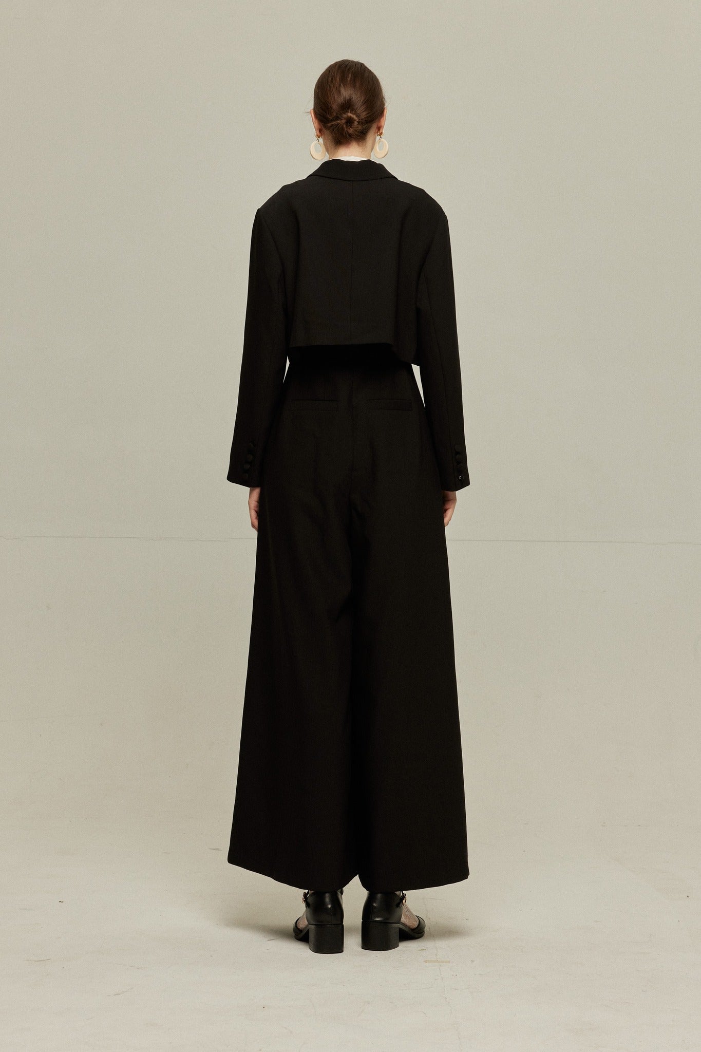 枕の下に隠したラッキーチャーム》クロップドジャケット-Black – Tnewties