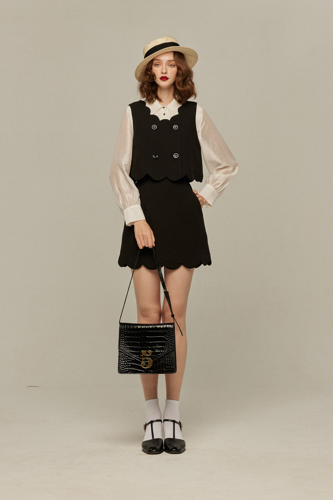 《そばかすができた》スカラップデザインショートスカート-Black