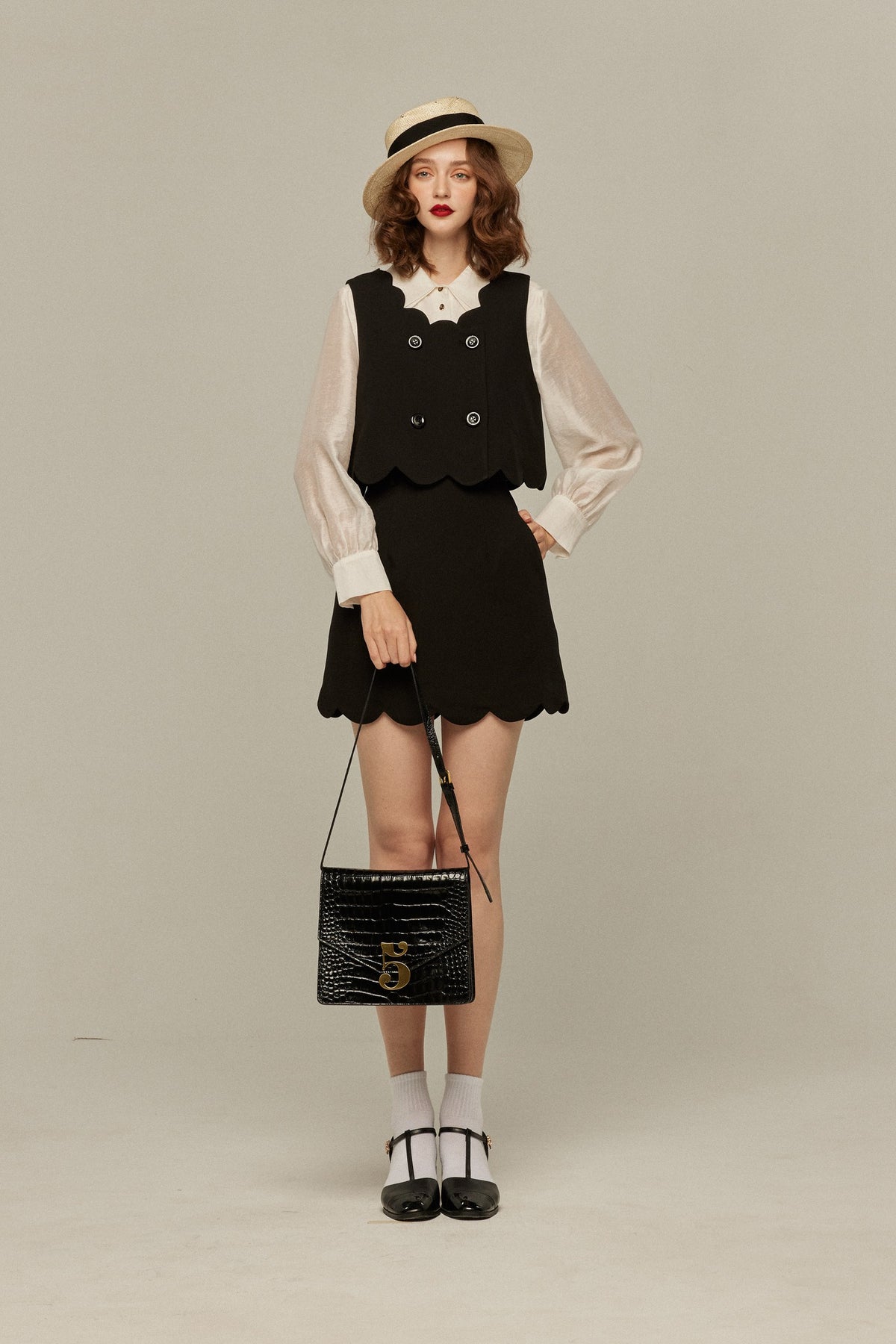 《そばかすができた》スカラップデザインショートスカート-Black